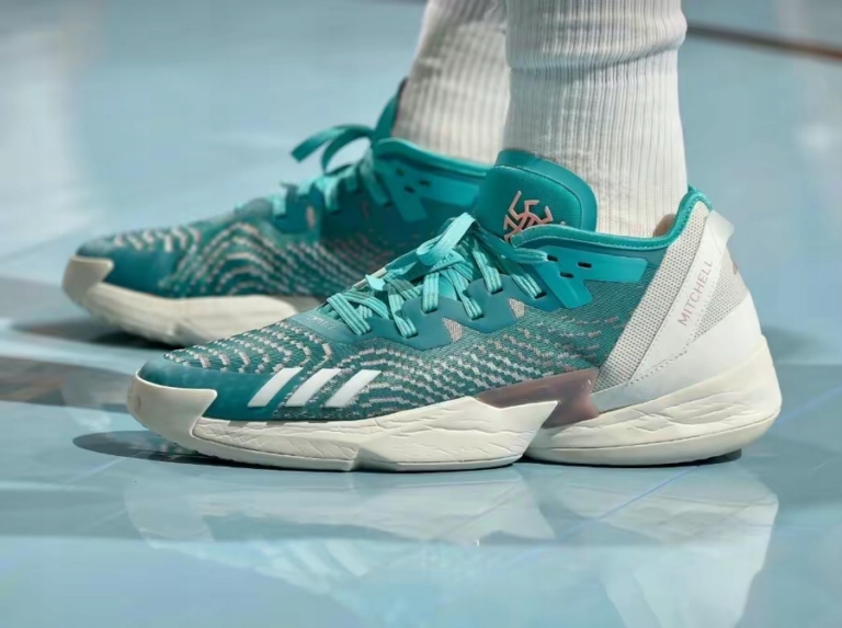 Adidas Unisex D.o.n. Issue 4 sportovní basketbalové boty. Vel 44