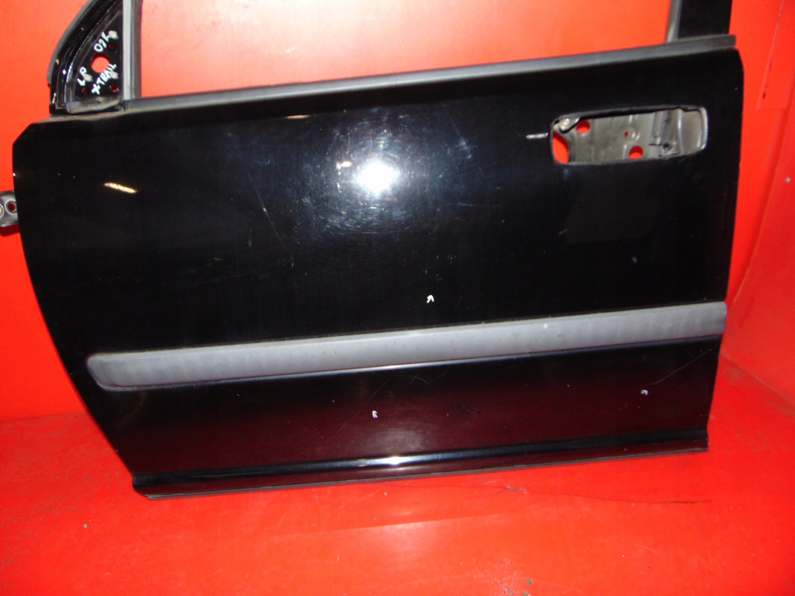 NISSAN X-TRAIL T30 door front left black, KH3