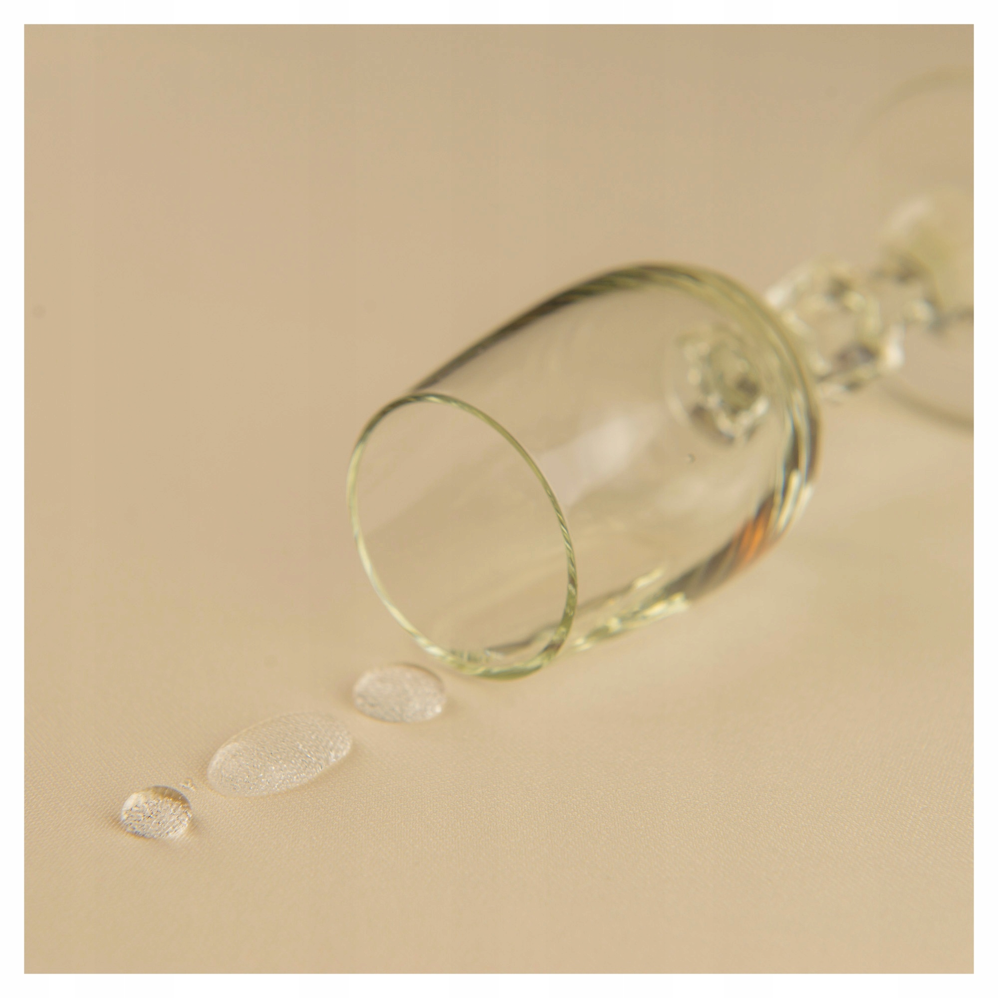 ELEGANCKI GŁADKI OKRĄGŁY OBRUS KOŁO ECRU Ø140 Kształt okrągły