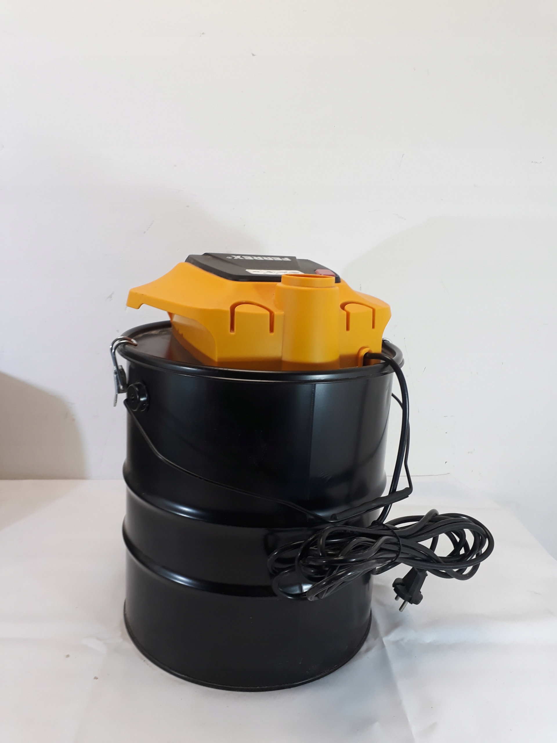 Odkurzacz do popiołu FERREX GAS20 1300W D2147