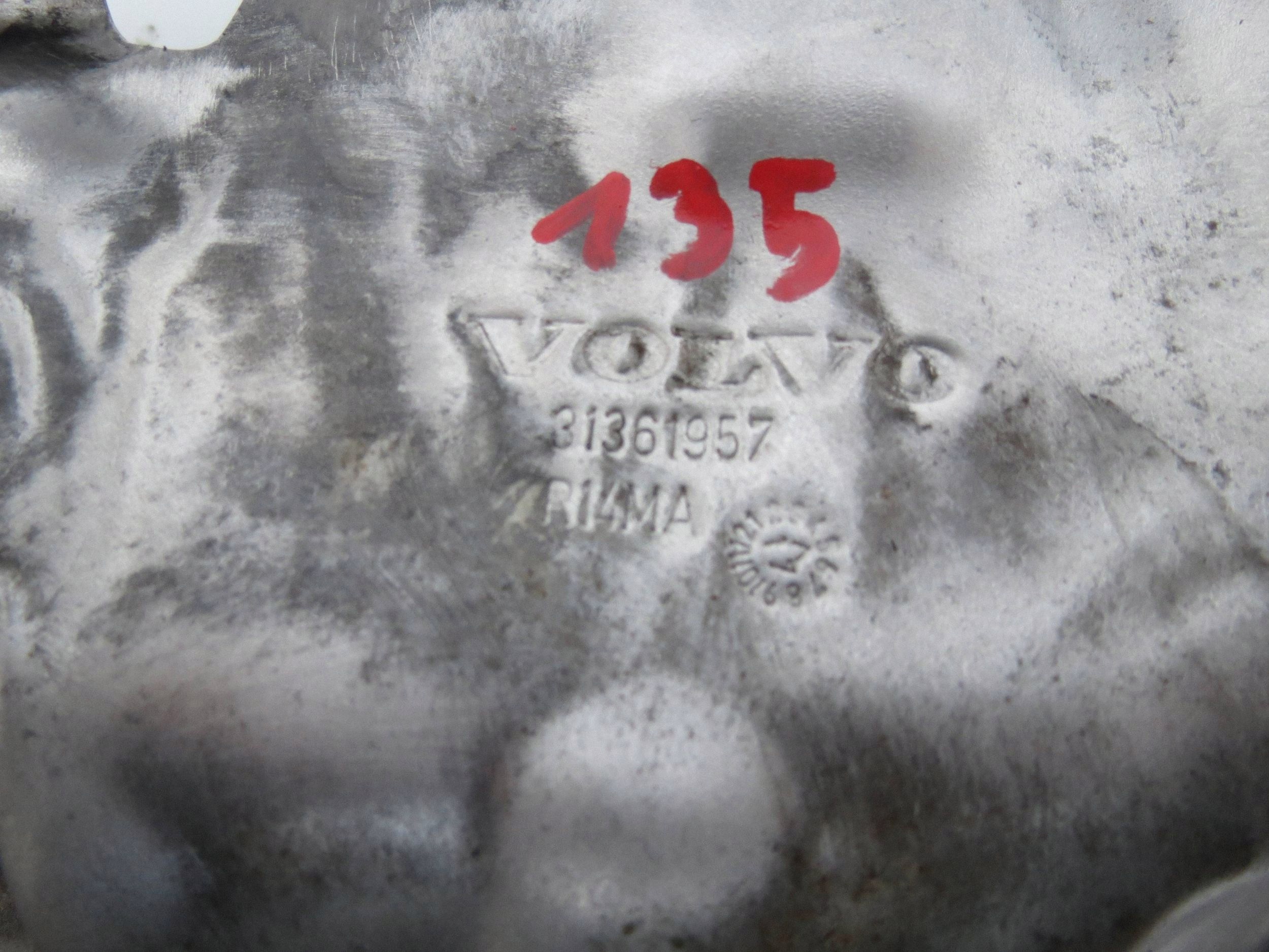 Blende Abdeckung TERMICZNA des Abgaskrümmers VOLVO V60 2.0 D 120KM 31361957