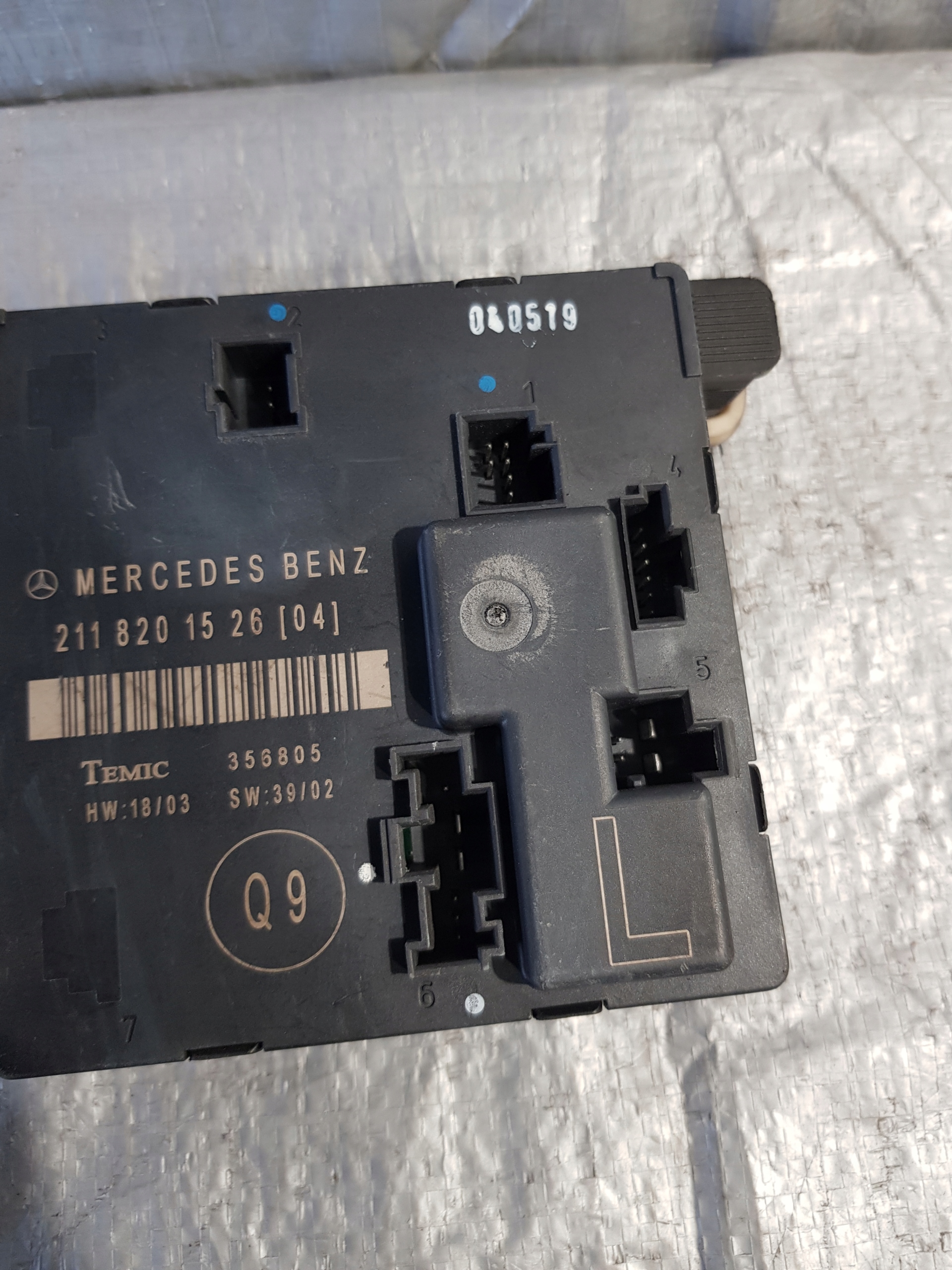 module door left rear part MERCEDES W211 2118201526