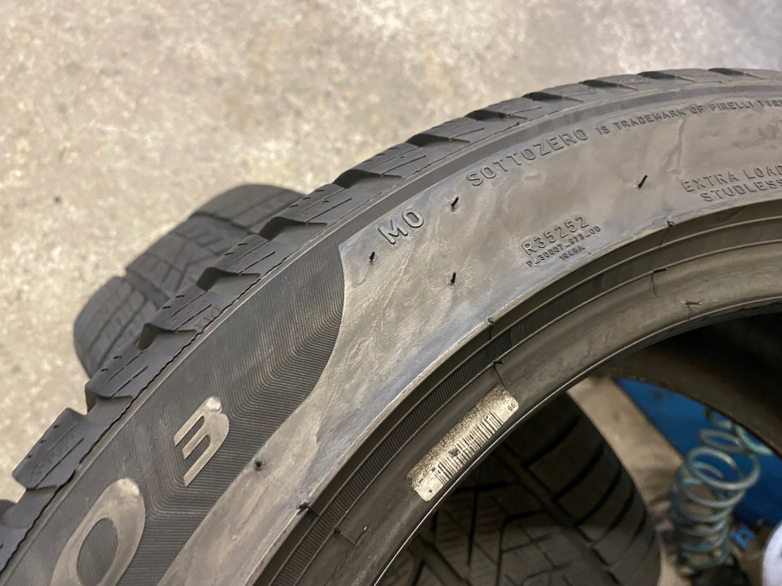2 tyres winter 275/40R18 Pirelli Sottozero 3 6,5mm