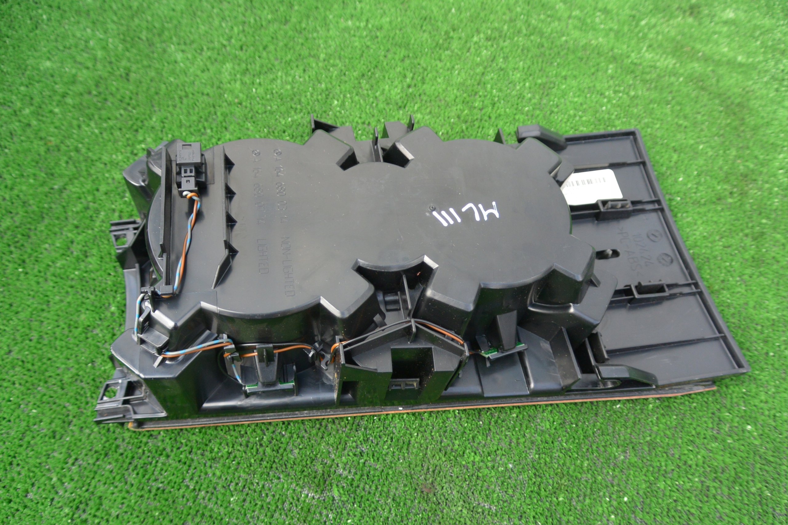 bracket for KUBKI TUNELU DEKOR MERCEDES GL X164 ML W164