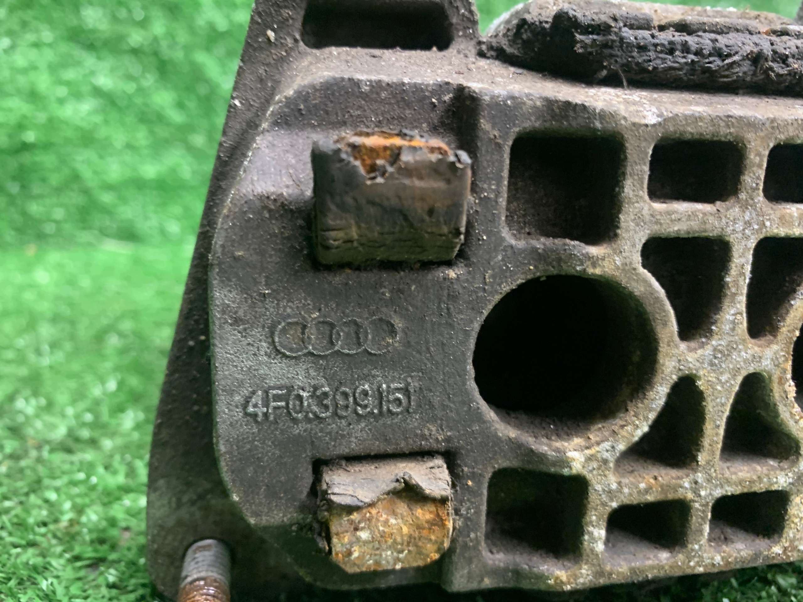 holder gearbox mounting AUDI A6 C6 2.0 TDI 4F0399151