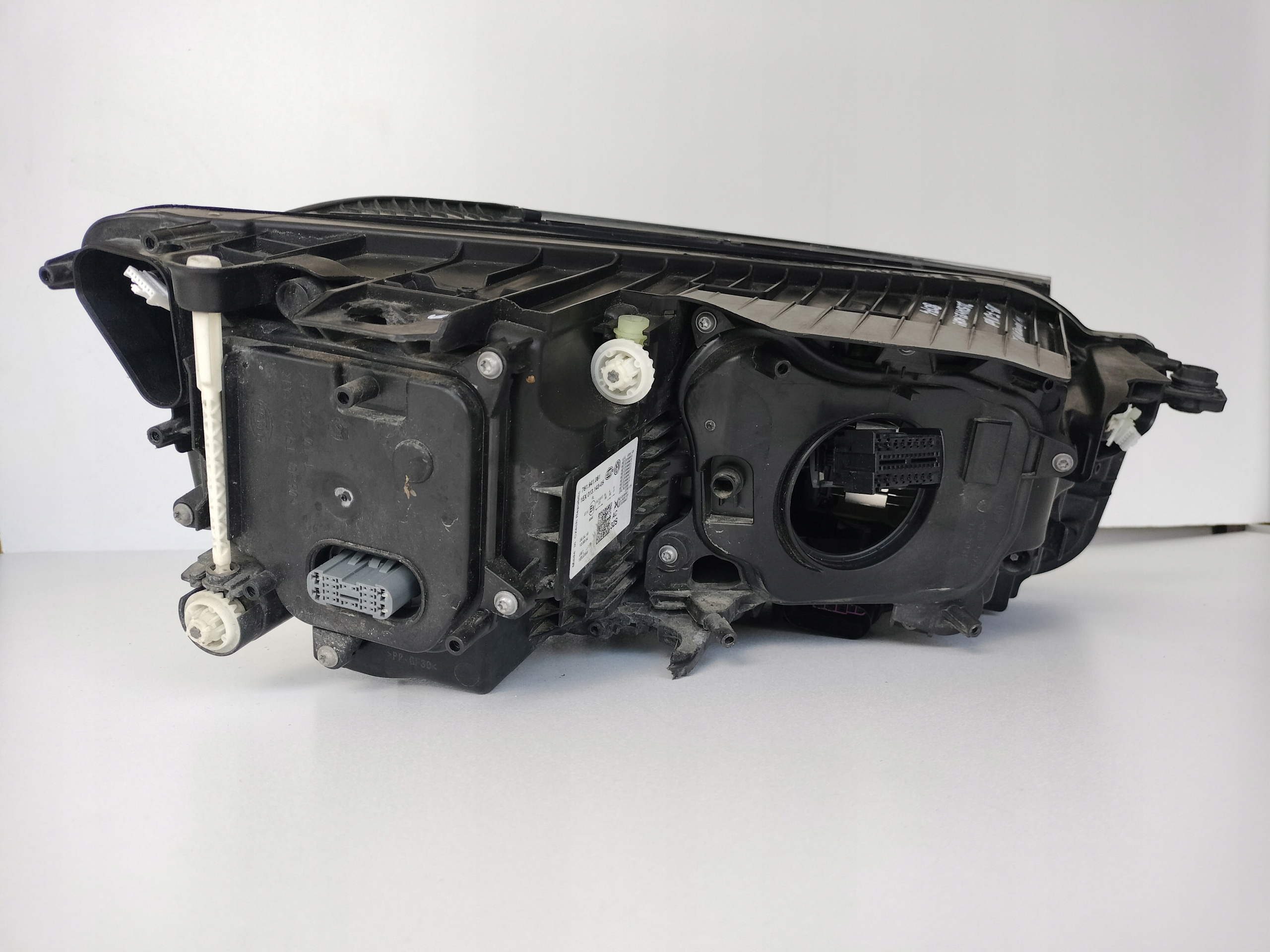 light left REFLEKTOR VW TOUAREG III 760 18- FULL LED