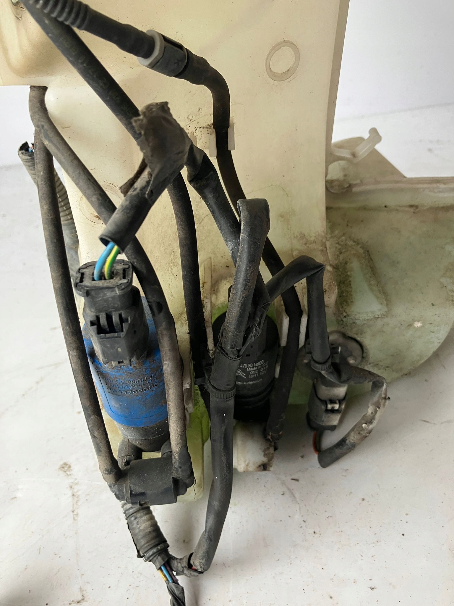 washer fluid tank XENON C5 III 9682140880