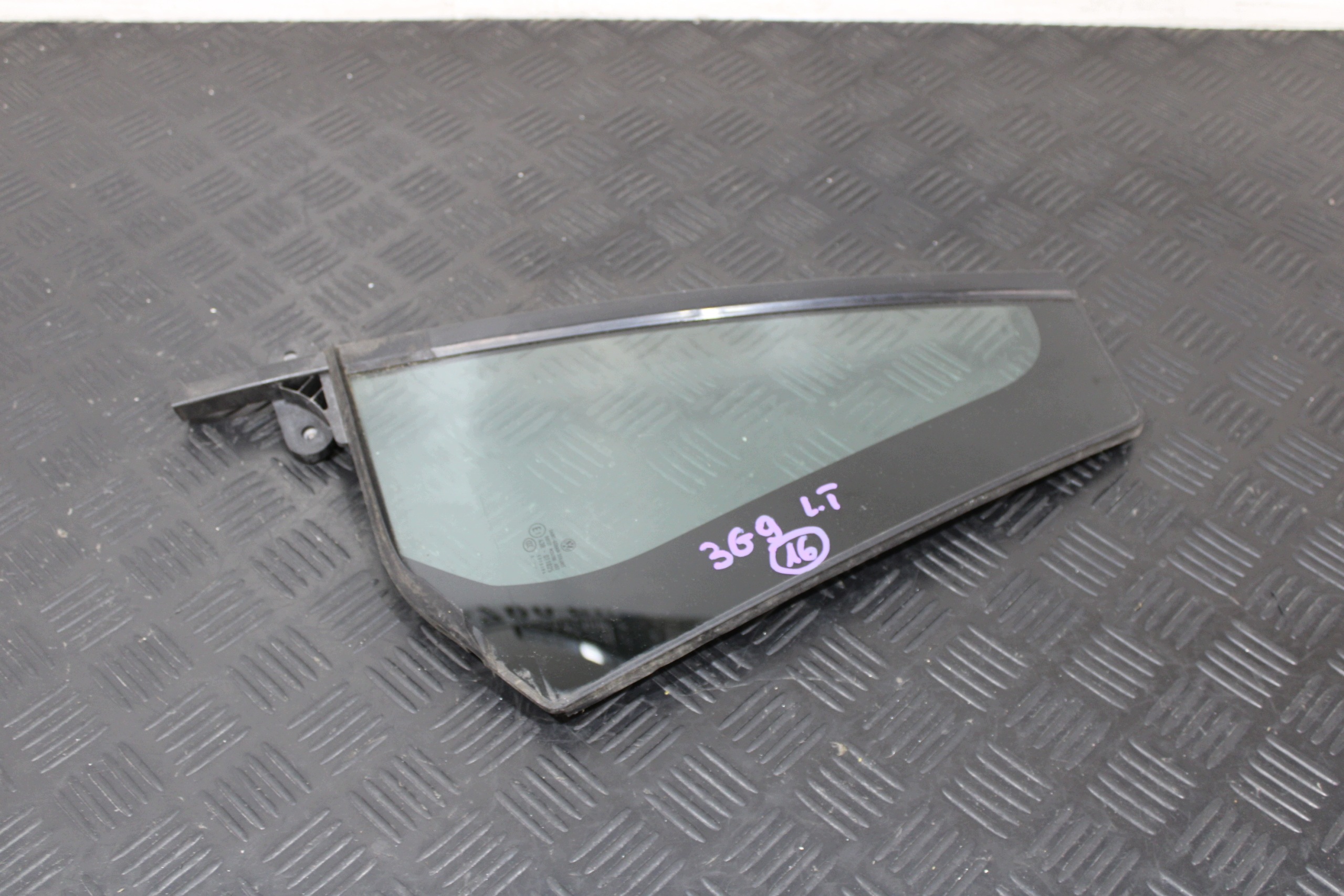 vitre gauche arrière VW PASSAT B8 3G0 3G9