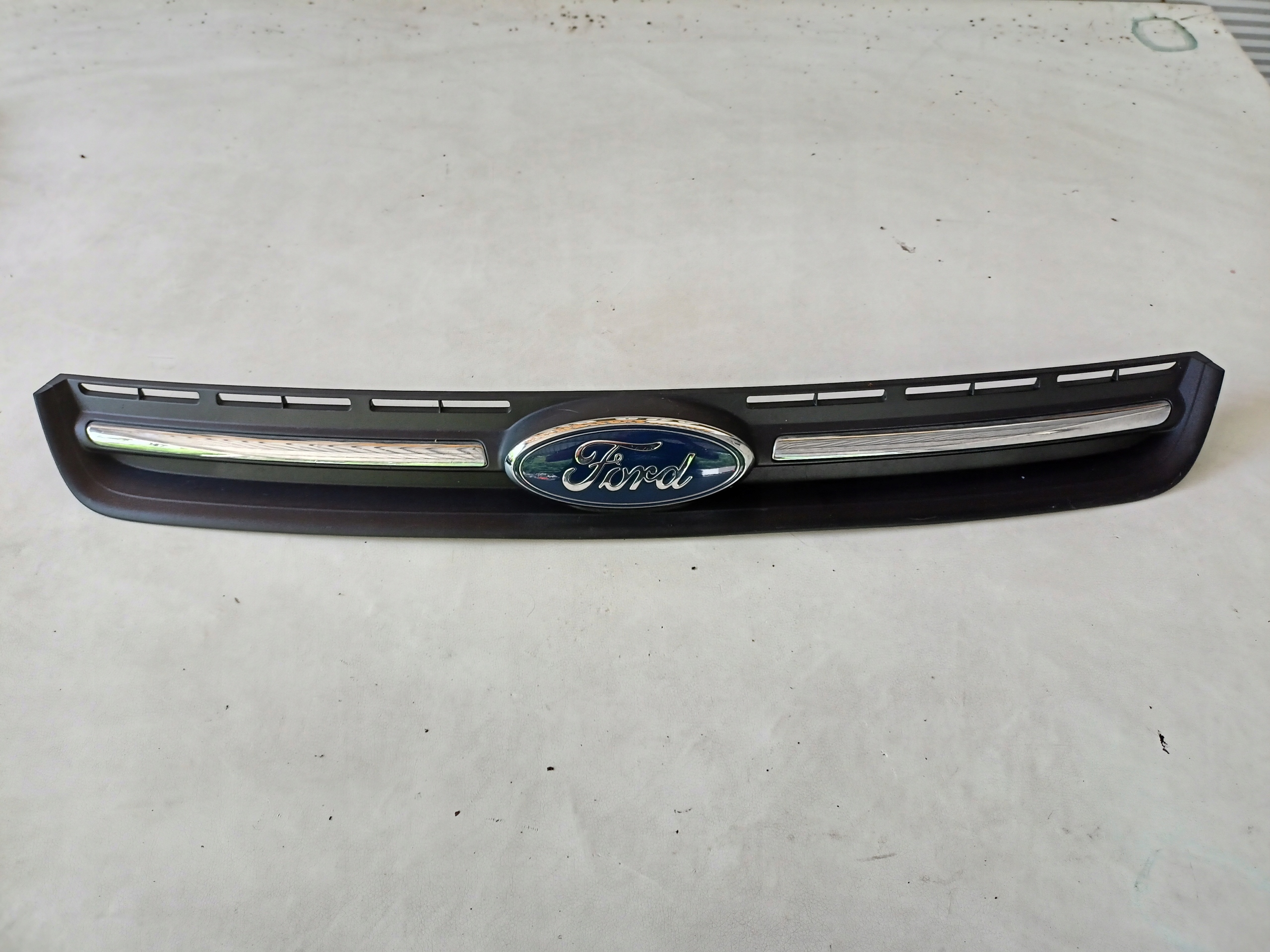 Ford Kuga MK2 II 12- grille radiator grill