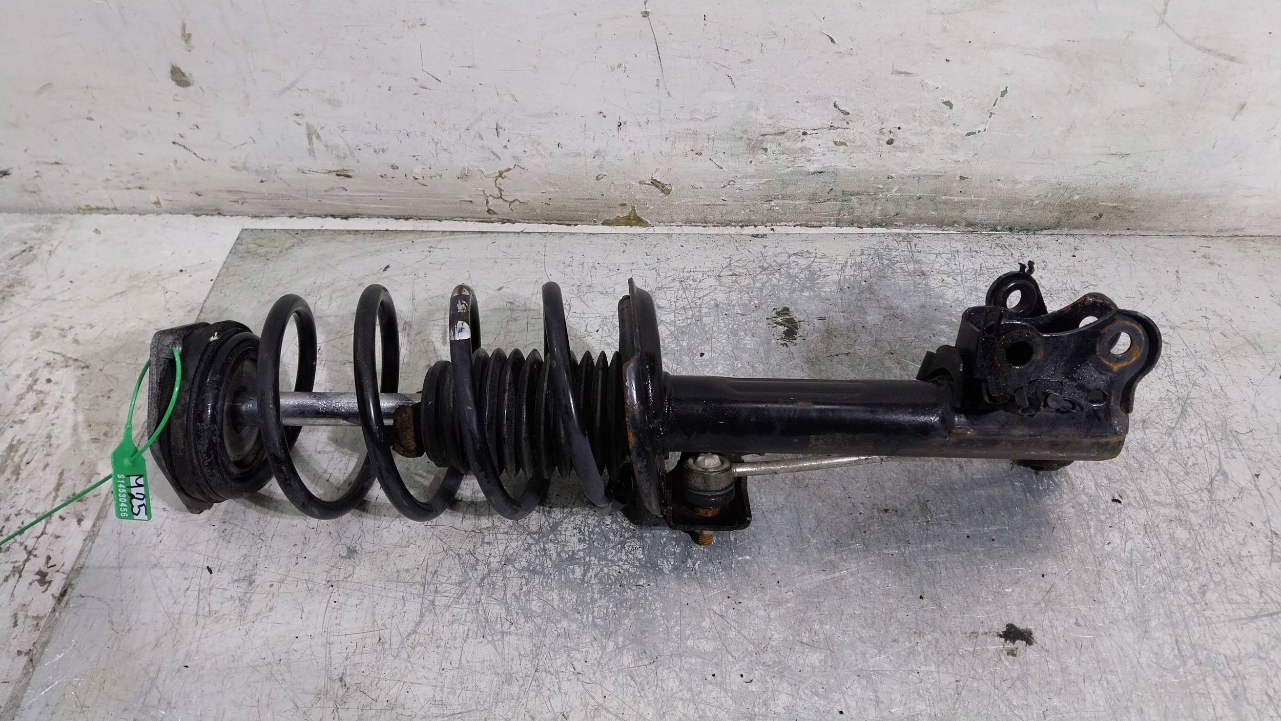 shock absorber right front A1693201430 MERCEDES W169 W245