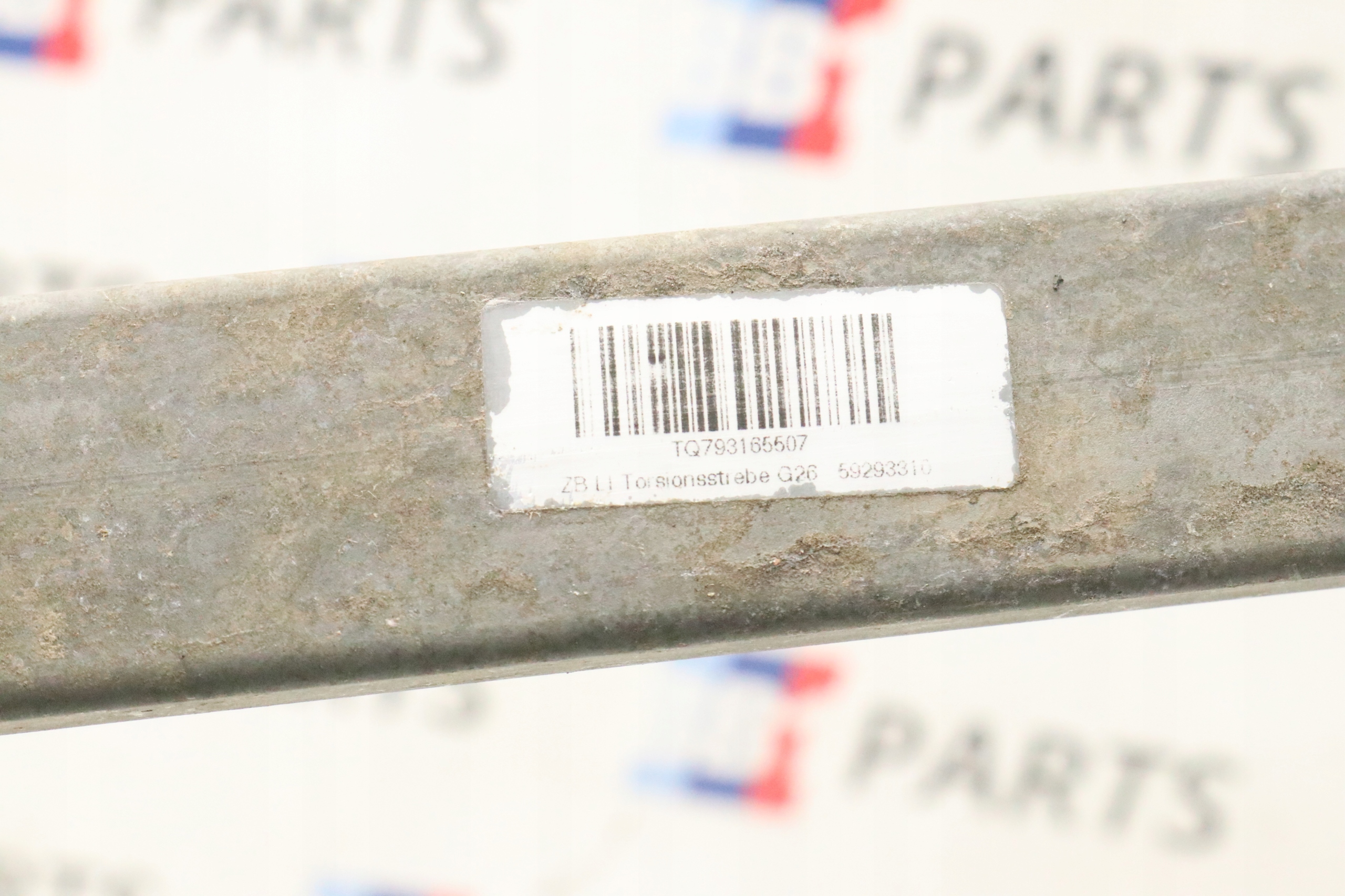 BMW G26 I4 console POPRZECZKA left rear part 7931655