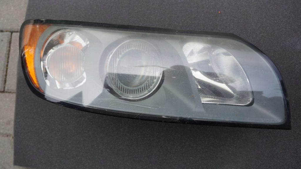 VOLVO S40 V50 - light right front