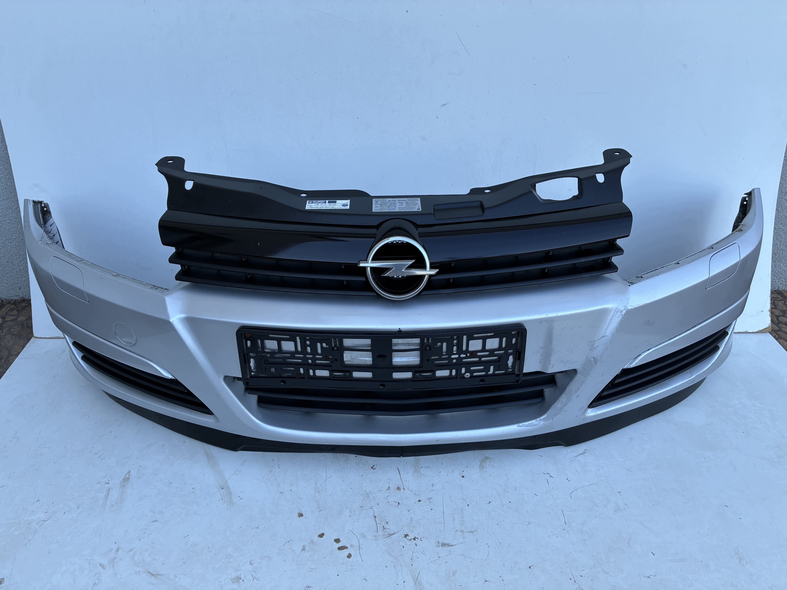 bumper front front Opel ASTRA H Z157 04-09r. ==OEM== Europa