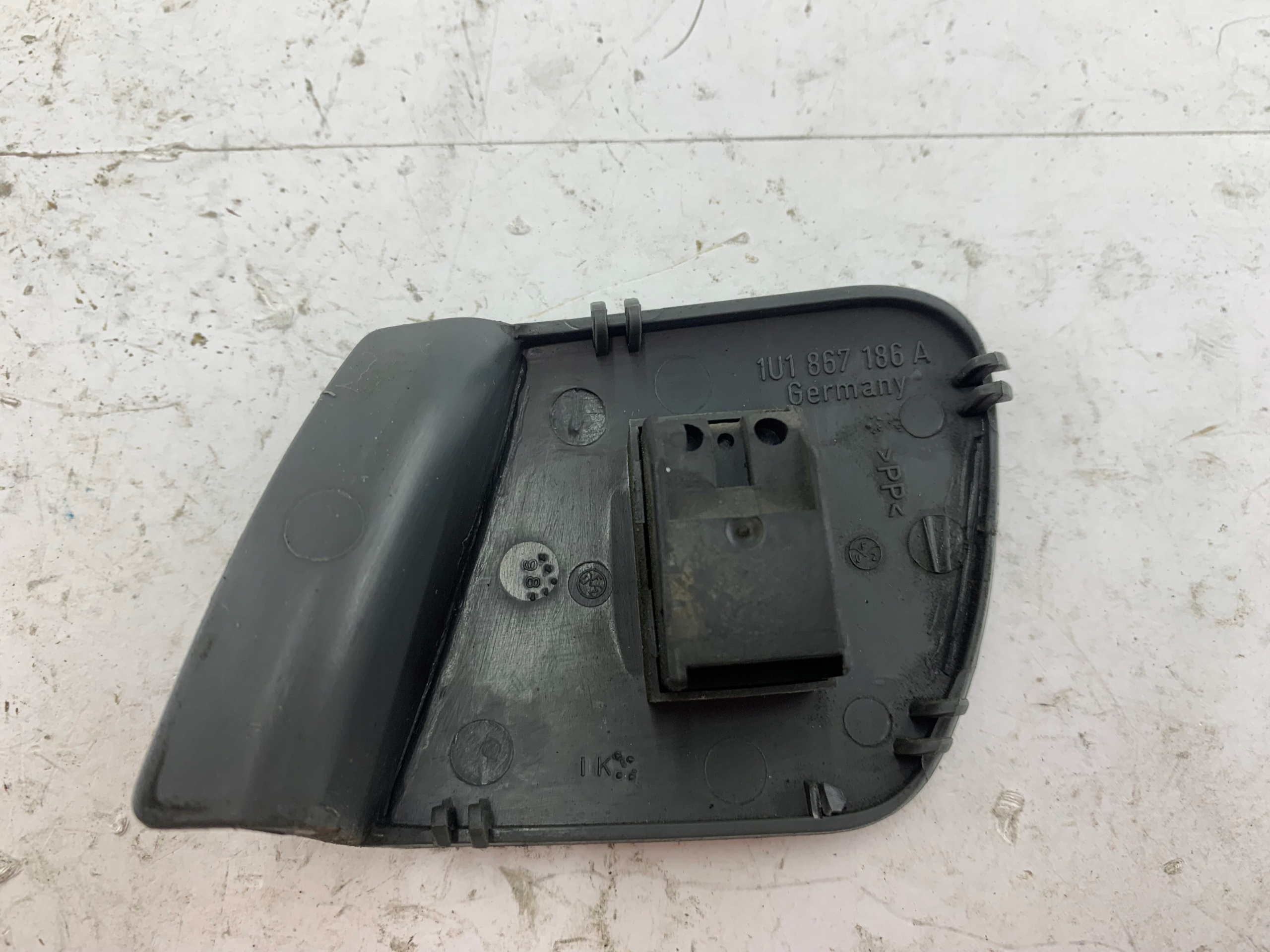 SKODA OCTAVIA and switch PANEL of the window right front 1U1867186A
