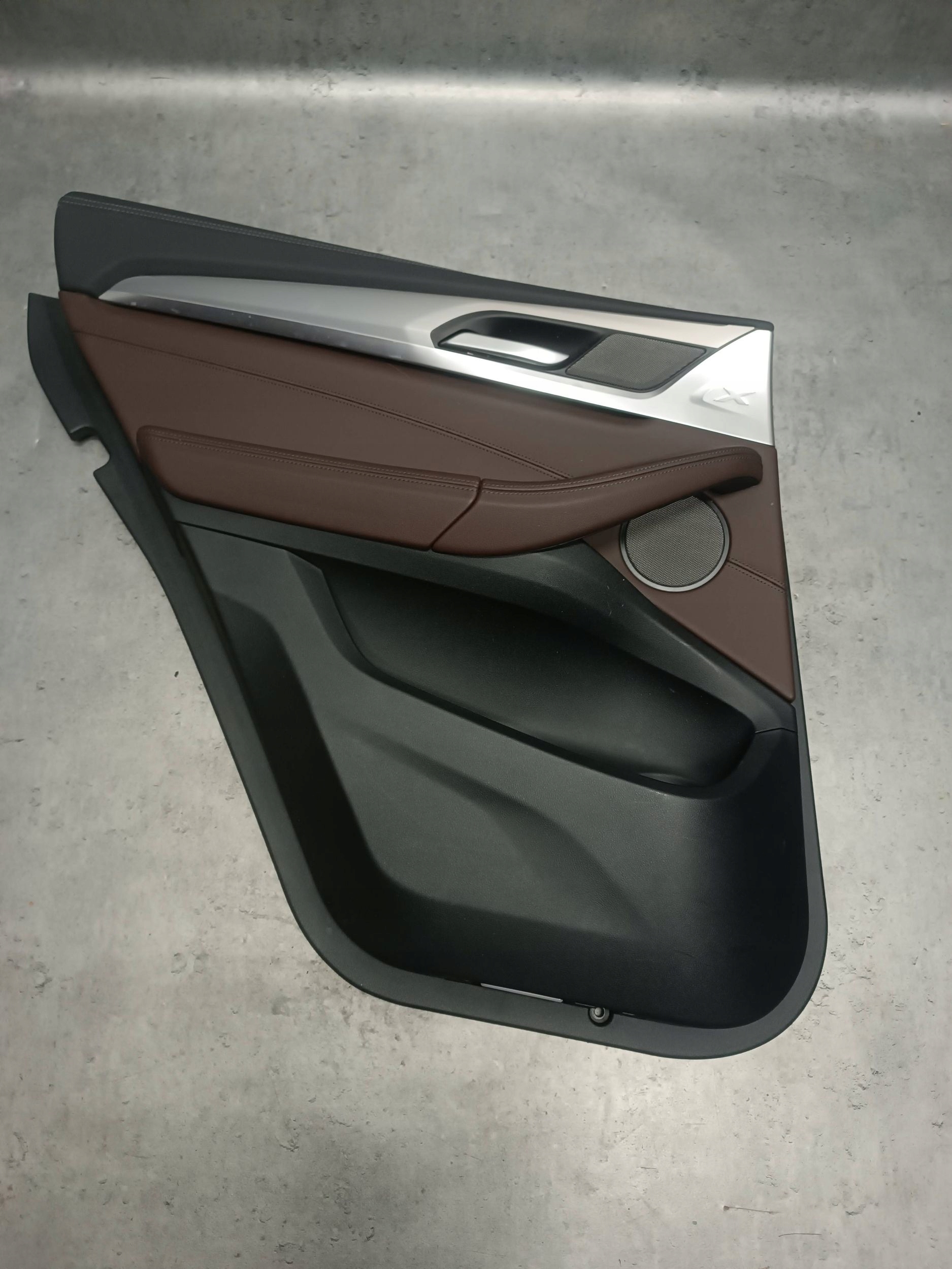 дверные карты левый зад BMW iX3 G08 G01