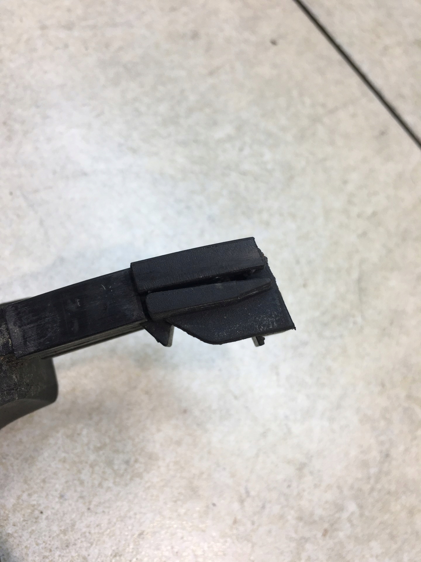 handle exterior left rear part DISCOVERY III