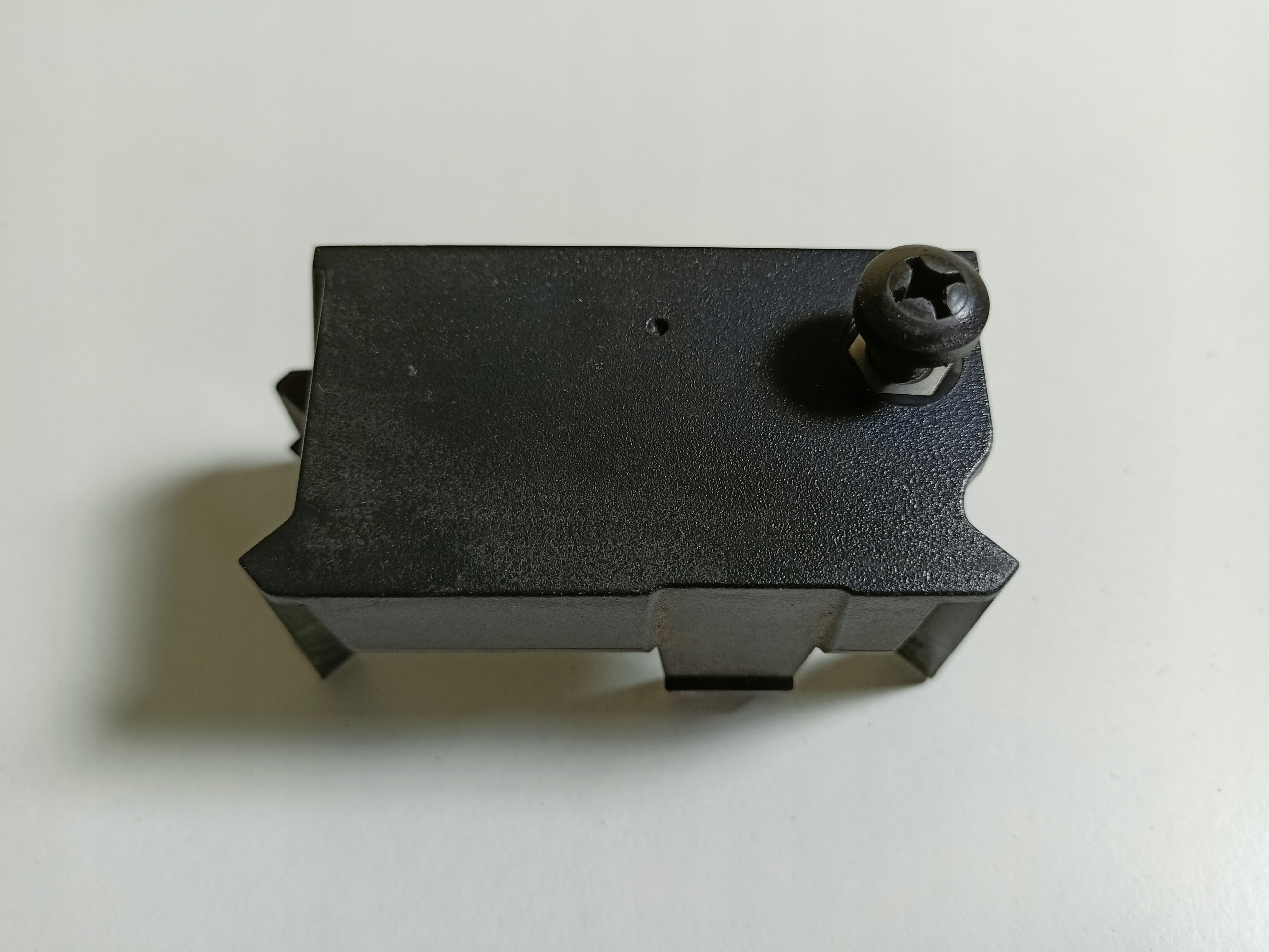 AUDI A4 B9 UCHWYT WSPORNIK MOCOWANIE PRAWE PRZESŁONA GRILL 8W0807350A