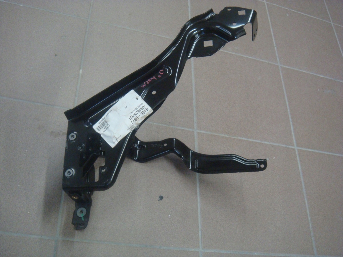 A2046200991 - MERCEDES W204 окуляр лівий зміцнить передній ремінь