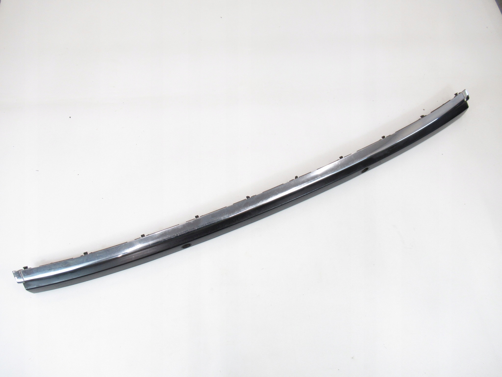 8125413 - Накладка бампера задня BMW хром E38 7 серія