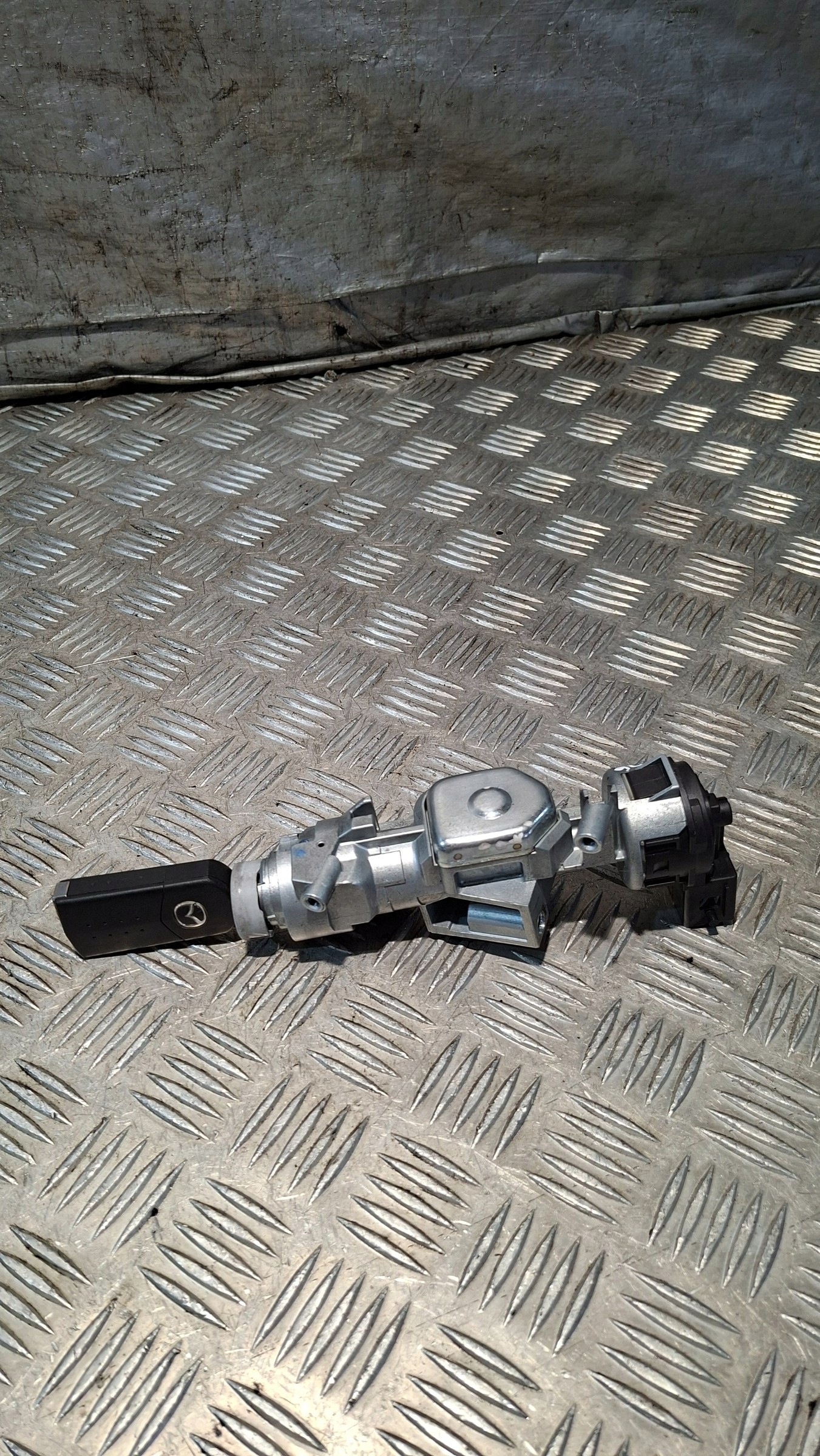 ignition Z KLUCZYKIEM MAZDA 3 BK