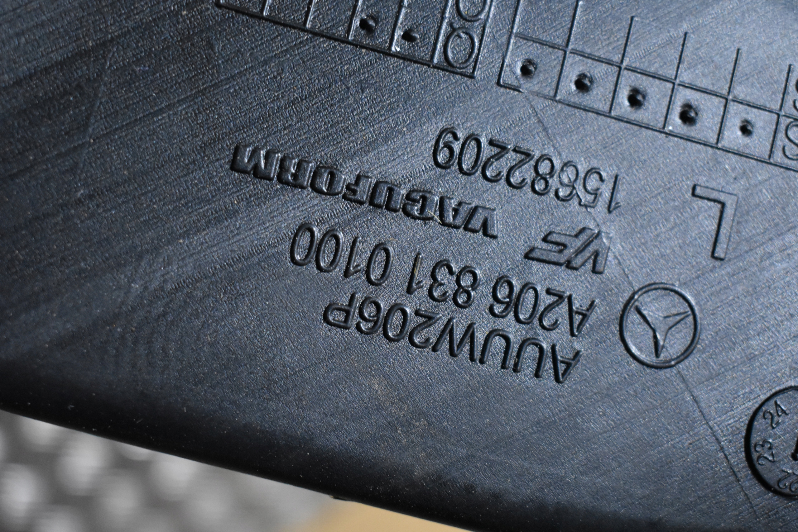 IDEALNY drain air left MERCEDES W206 1