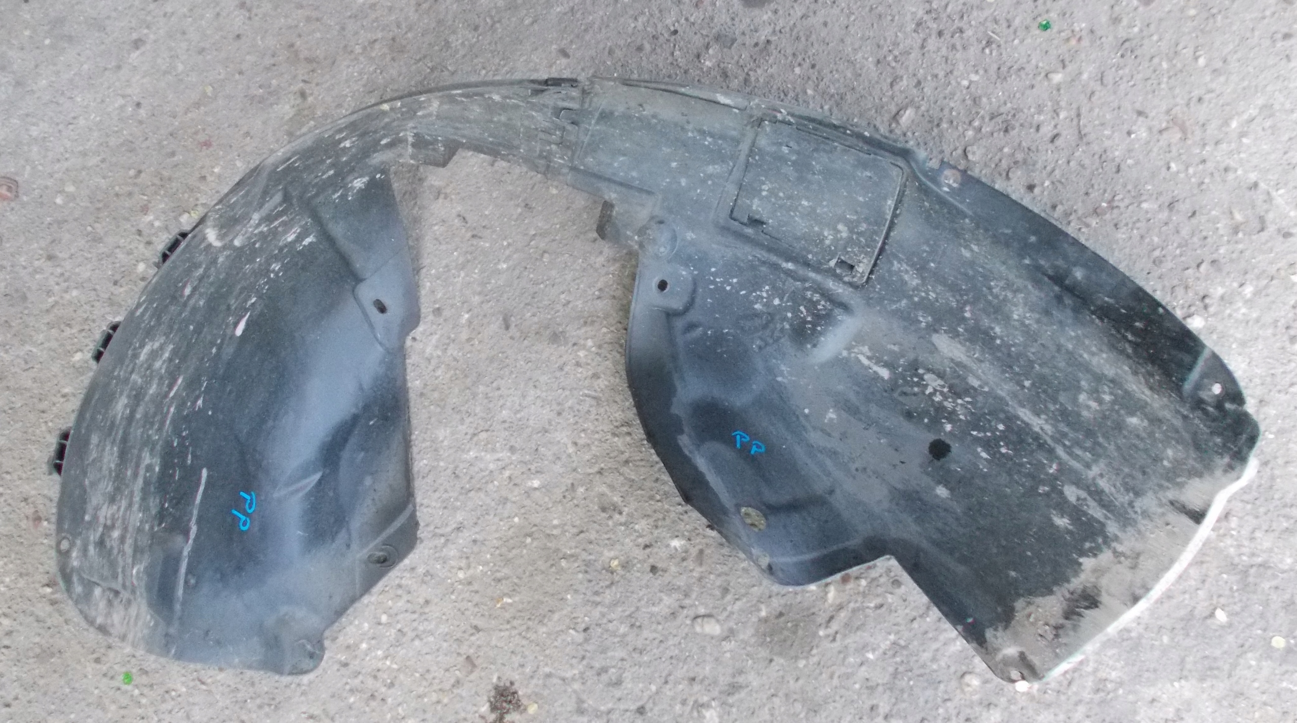 OPEL ASTRA H 1.6 09R podblatník pravý předek