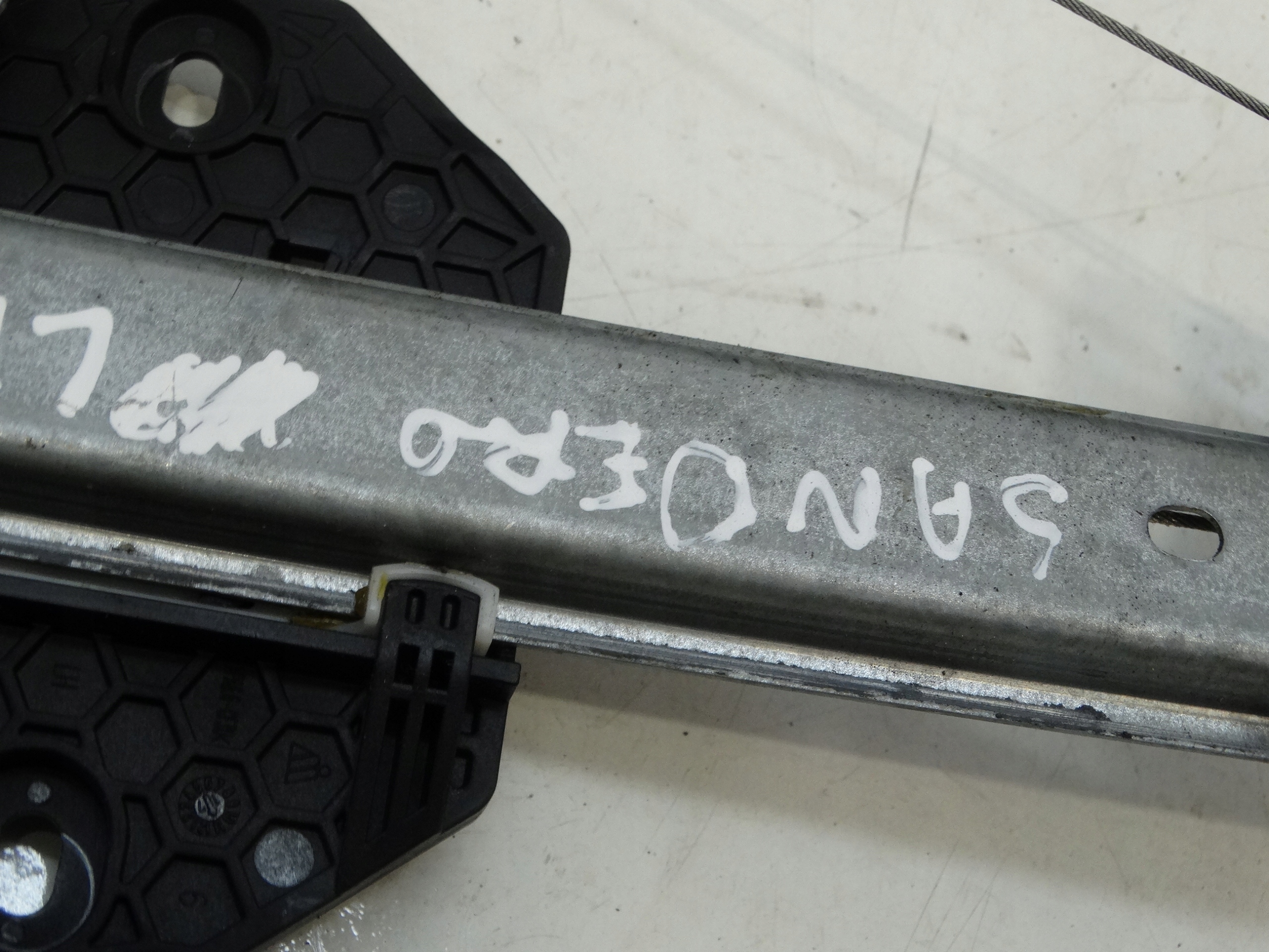 window regulator left front DACIA SANDERO II 2020R. 807213282R--B