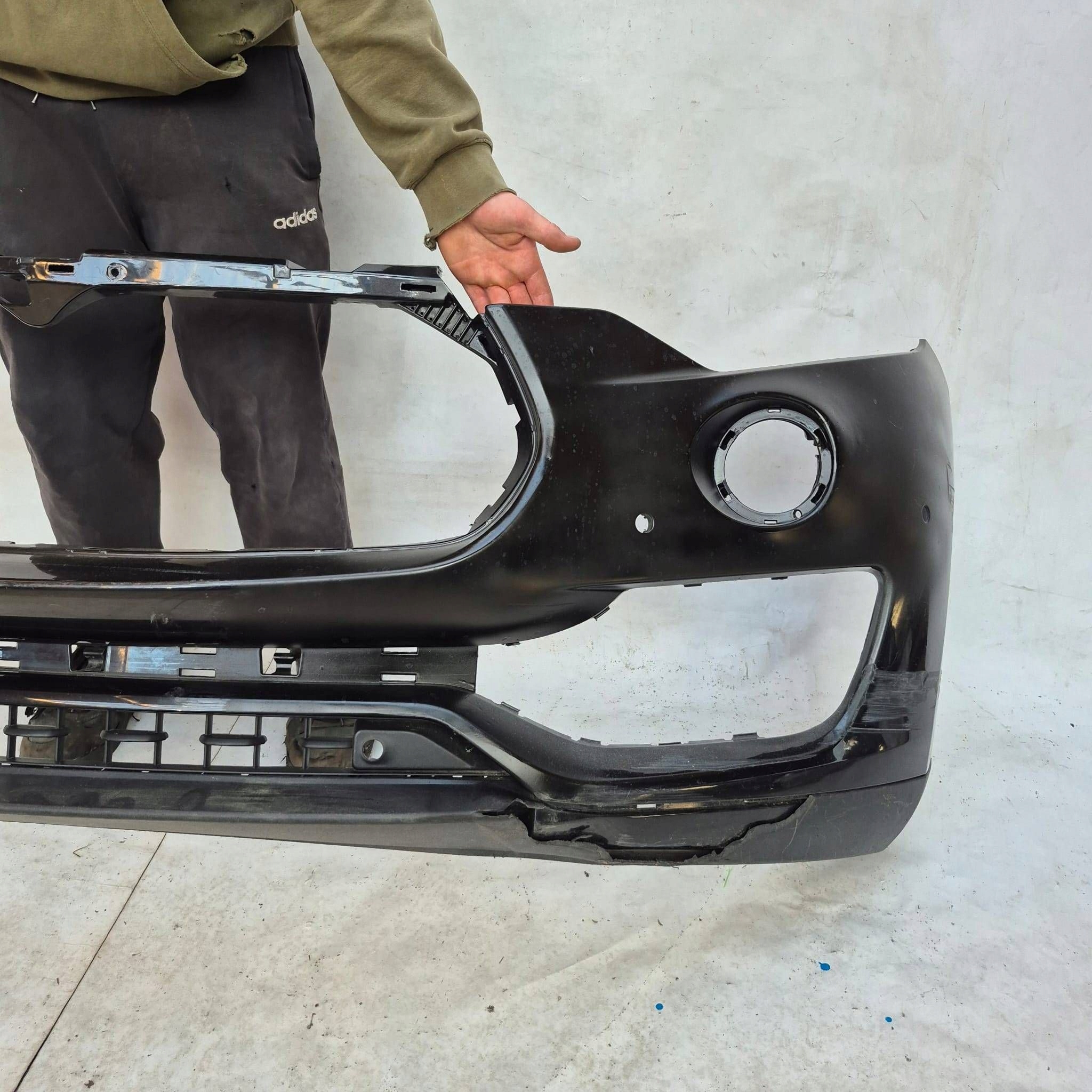 MASERATI LEVANTE 16-24 bumper front front PDC