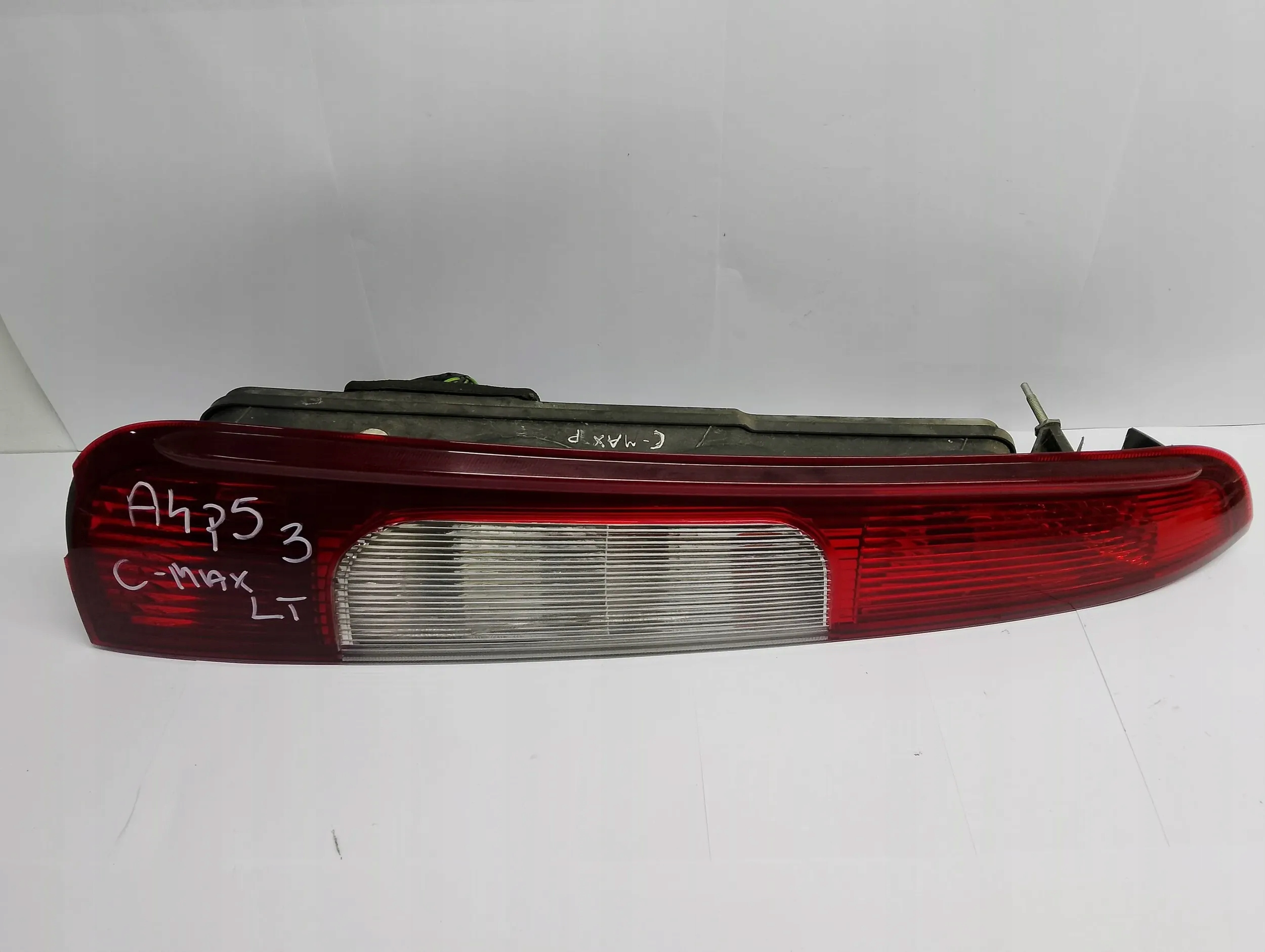 Ford C-MAX and 2005 lights rear. 3M5113N411AA