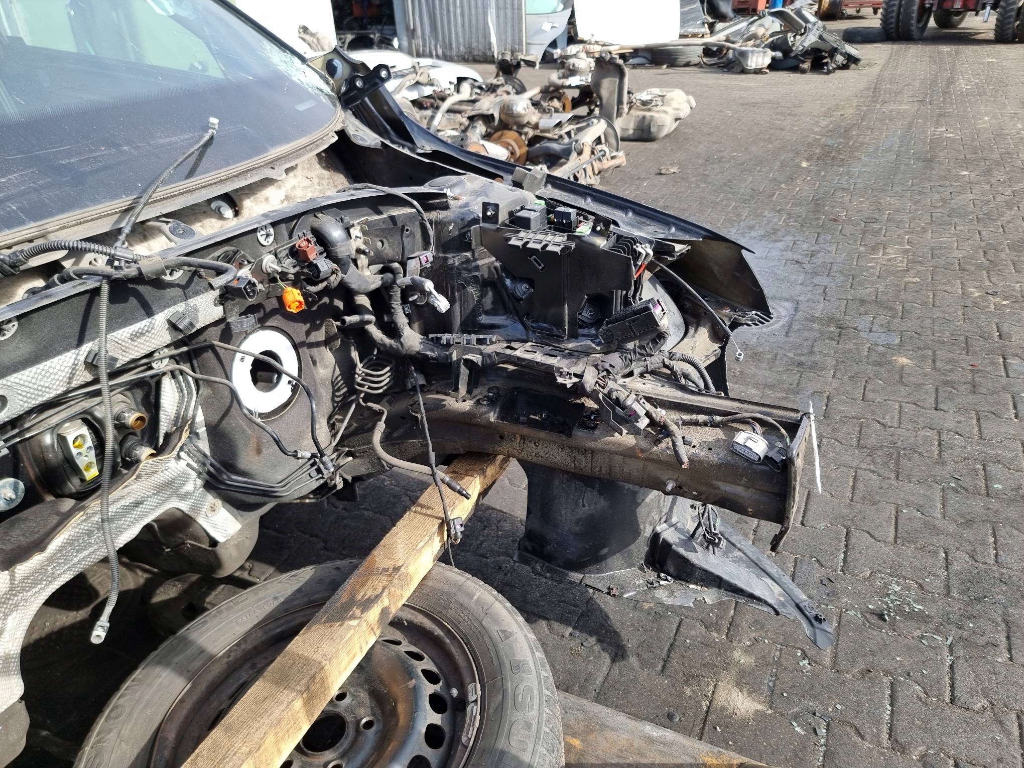 quarter left front SKODA OCTAVIA III black 1Z KOMBI