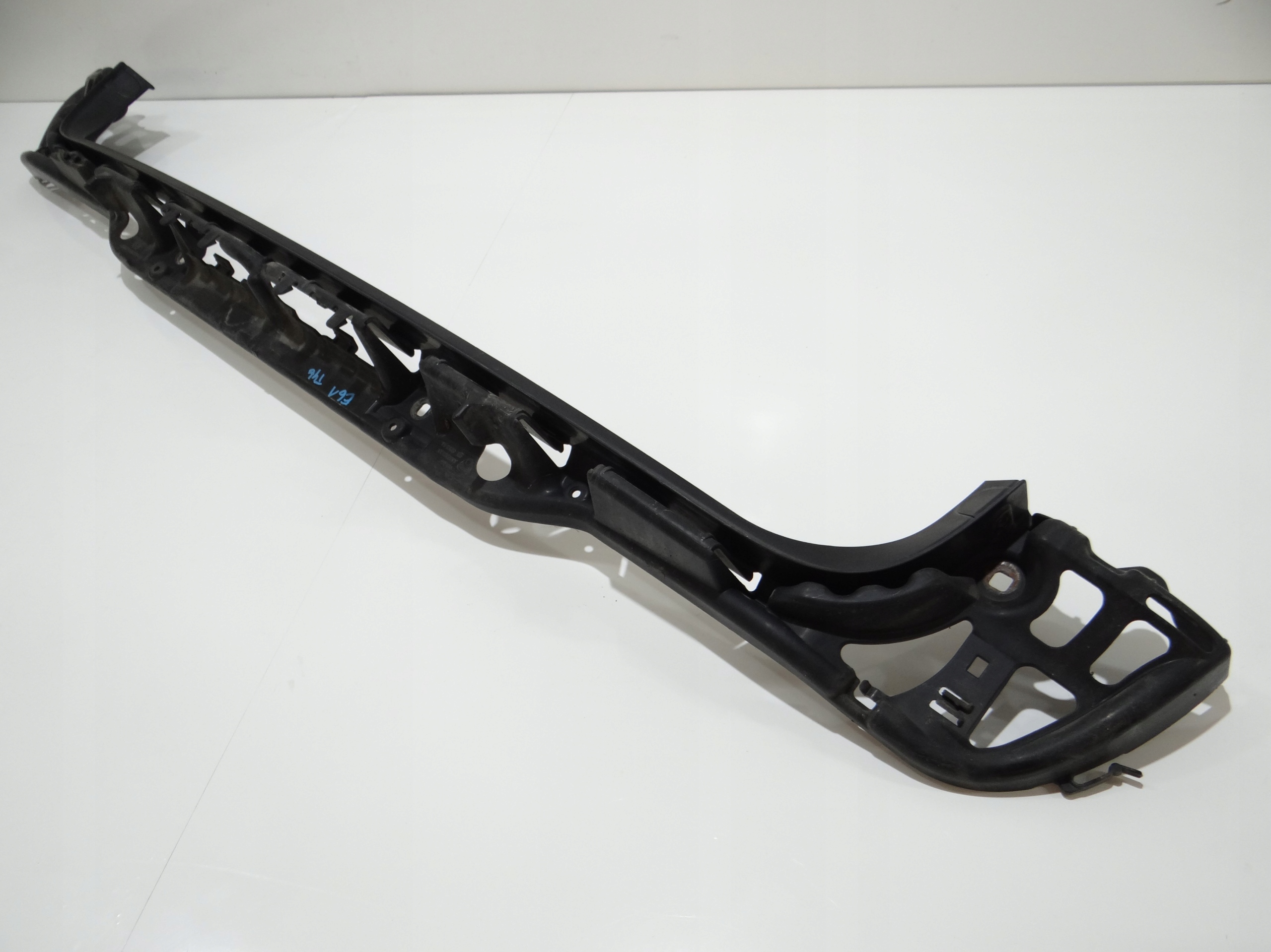 bumper bracket central rear part BMW E61 OE 7060797 (4647790)