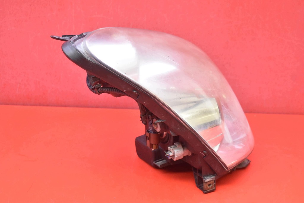 REFLEKTOR right light front EU 0F-03 TOYOTA COROLLA VERSO 2 II 04-09
