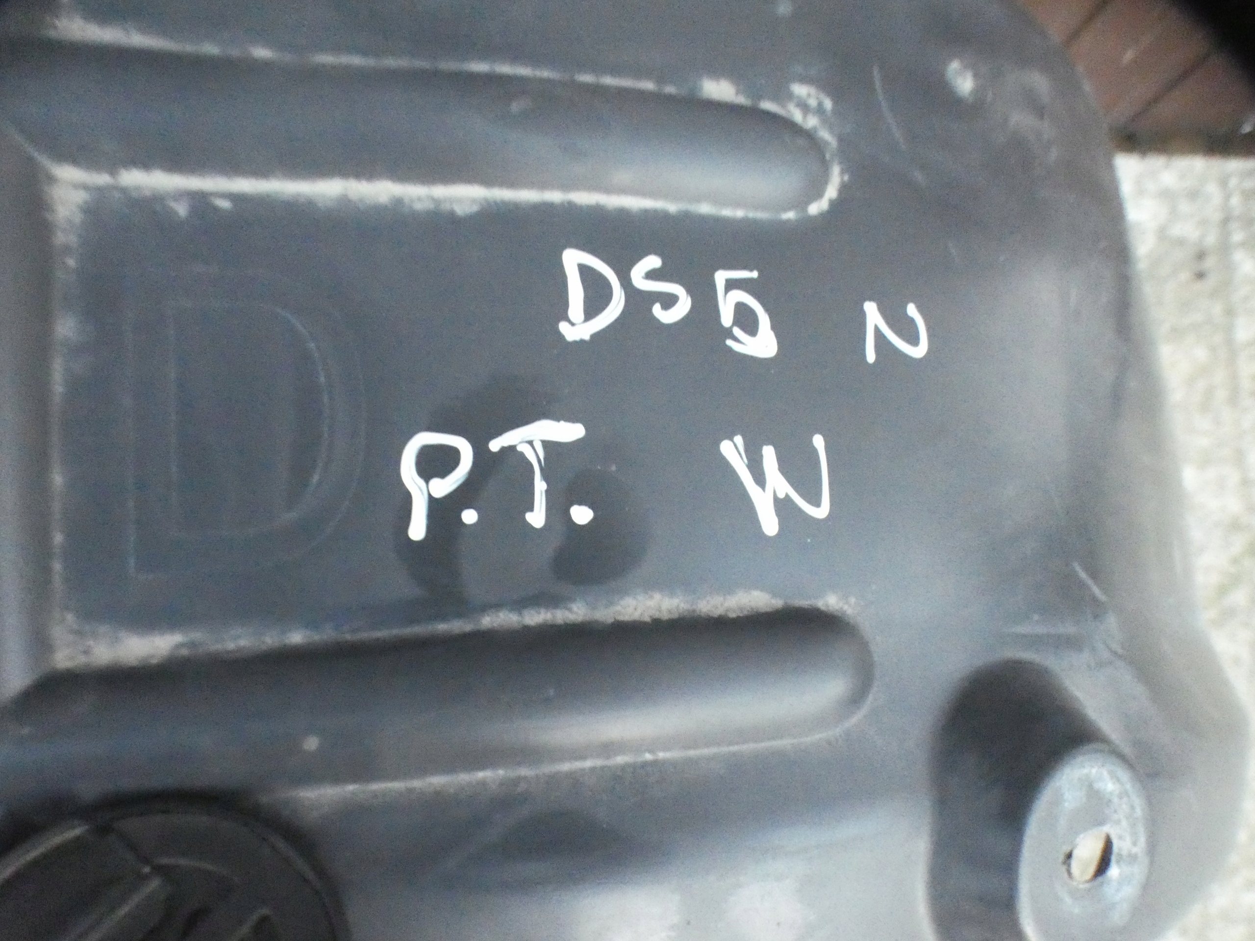 Citroen DS5 11-15 mudguard right rear part 9800409380