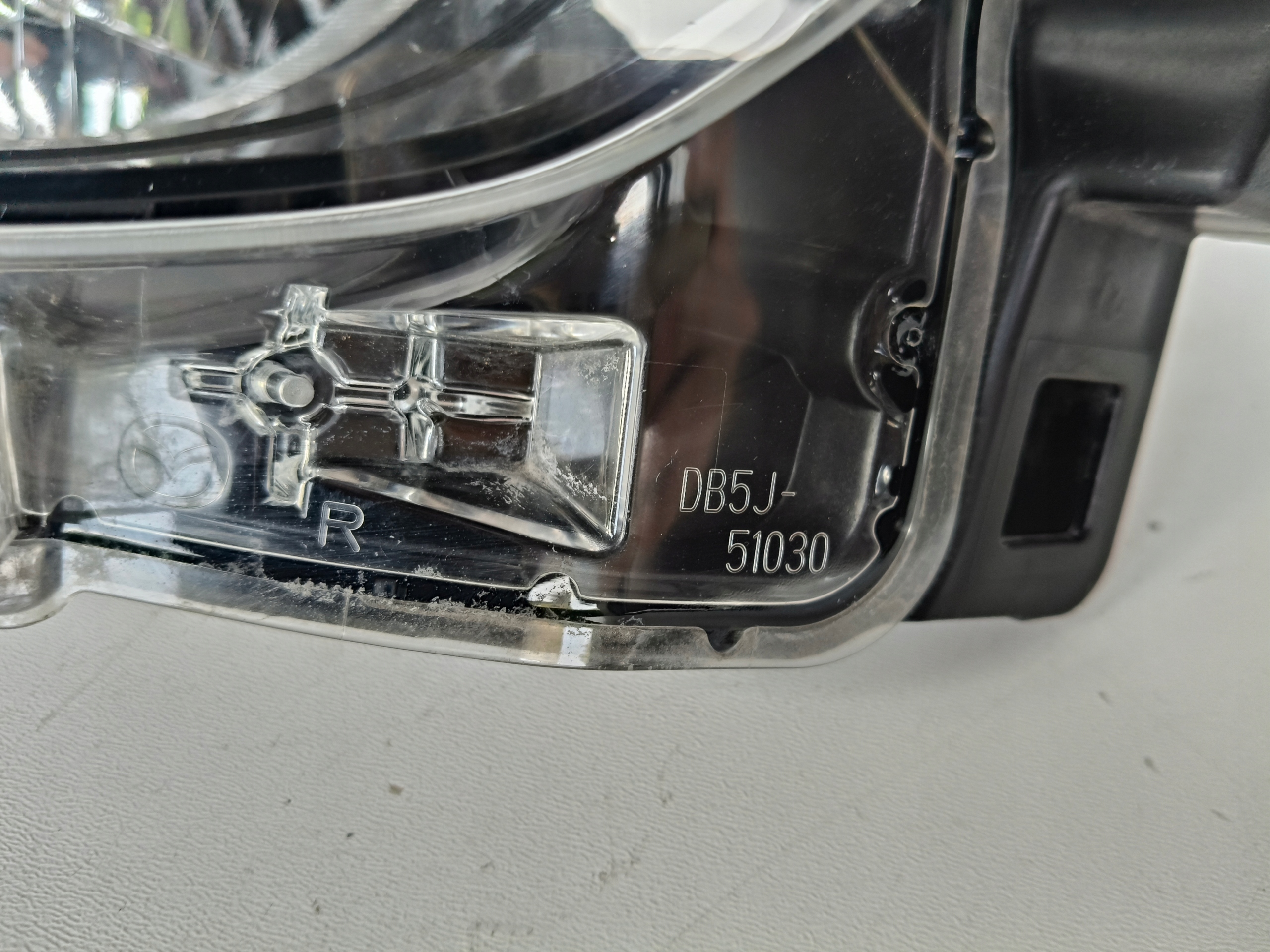 light right REFLEKTOR MAZDA 2 14