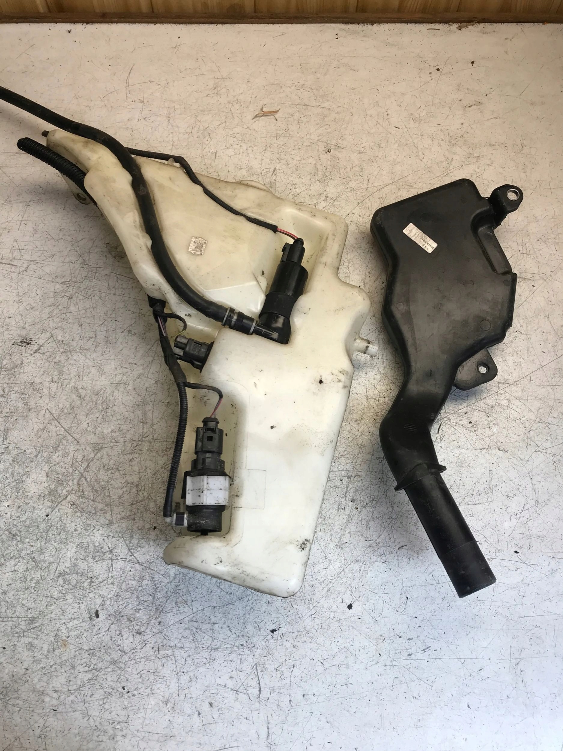 washer fluid tank XENON AUDI A5 8T0955453C