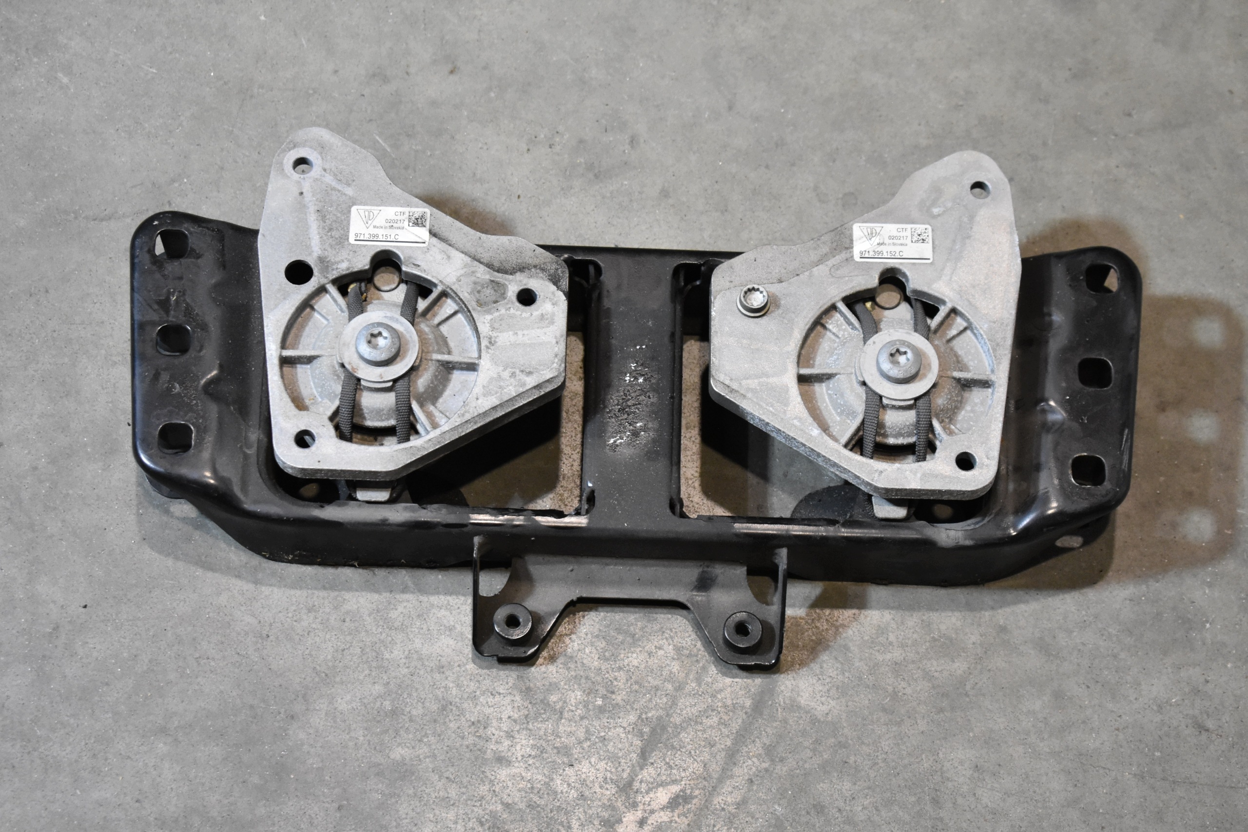 IDEALNA holder gearbox mount PORSCHE PANAMERA 971 1