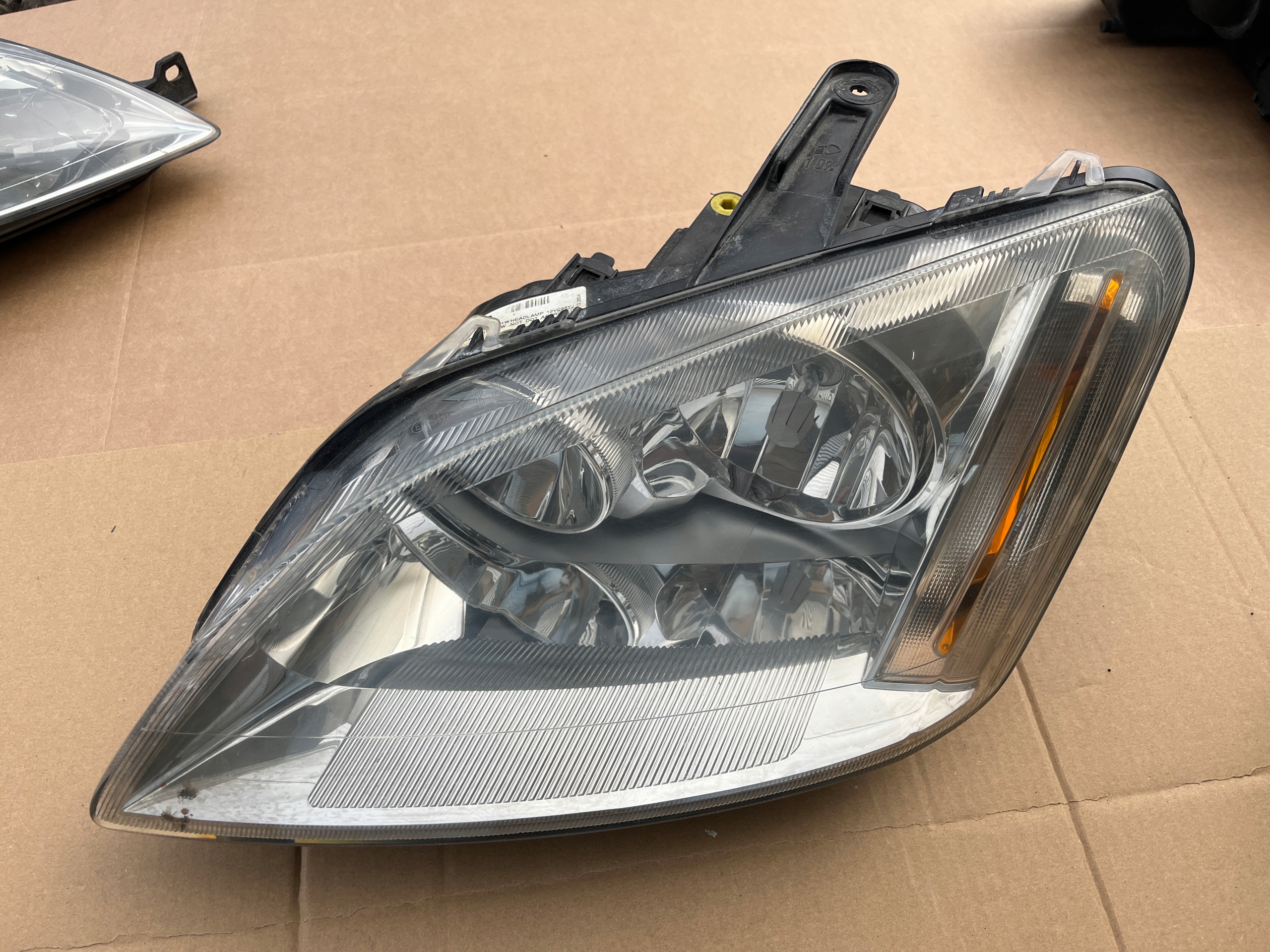 левая фара FORD c-max MK1 3M51-13006-AH
