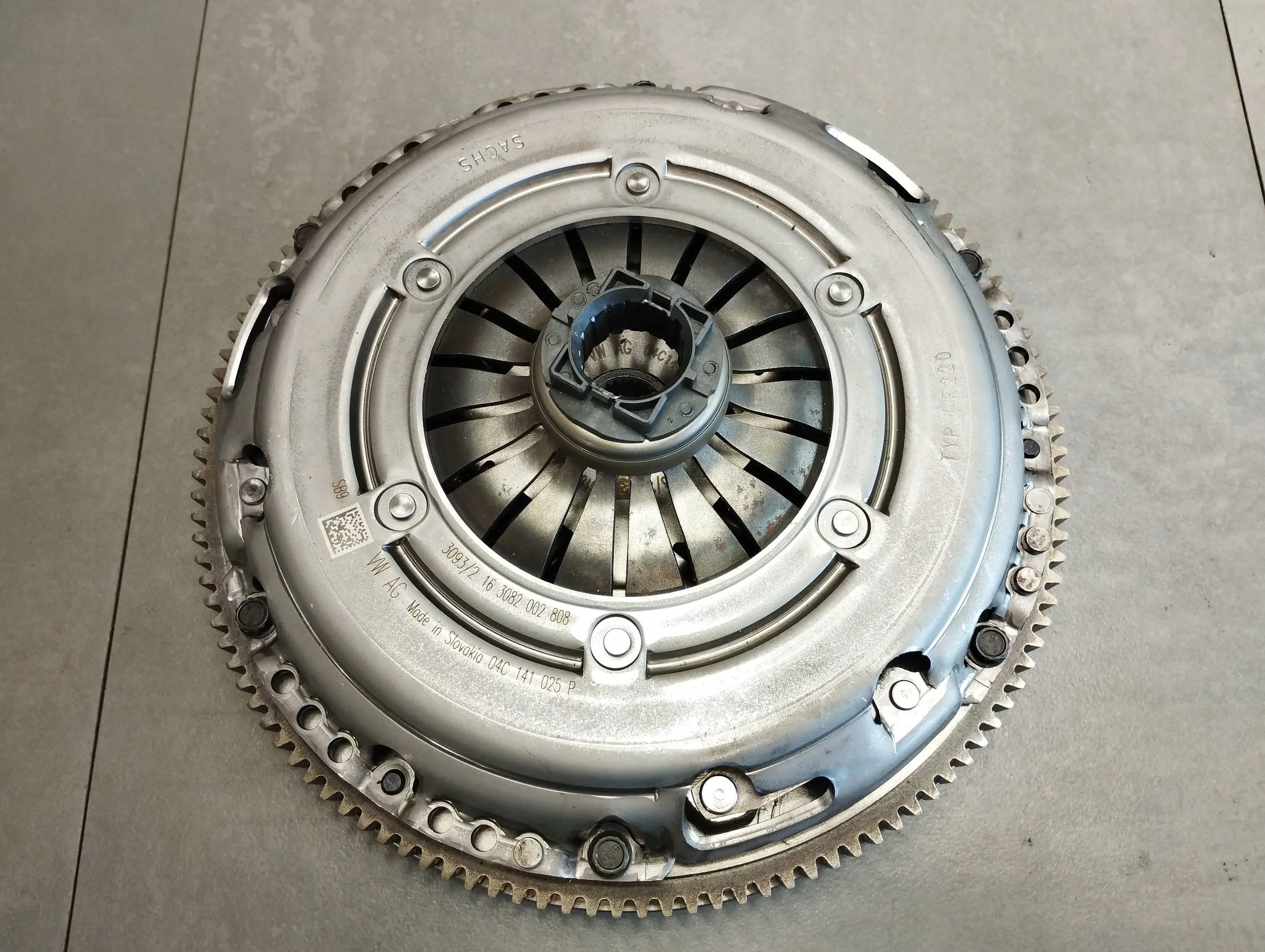VW Polo VI 2G 1.0 TSI de pression Embrayage 04C141025P