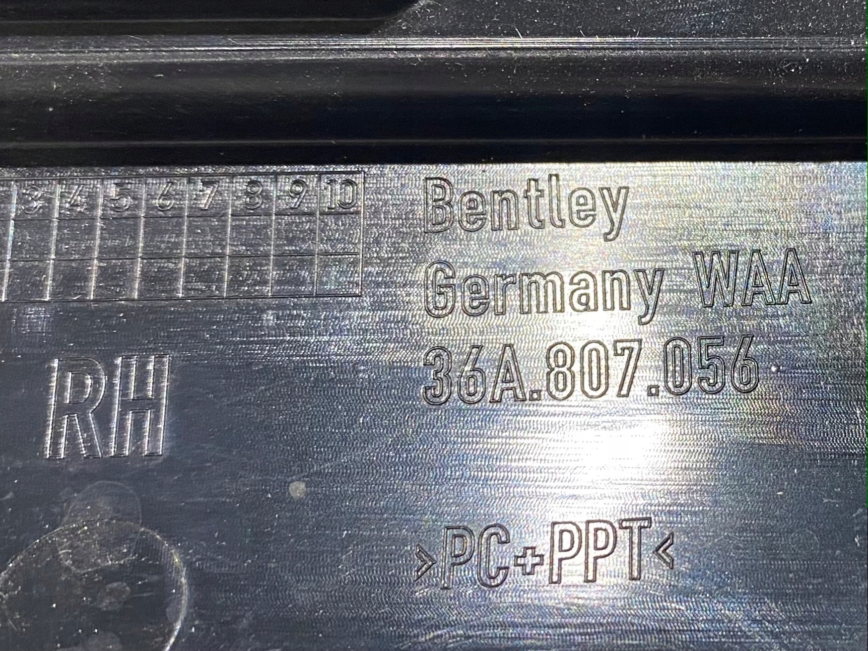 BENTLEY BENTAYGA Droite Console Pare choc 36A807056