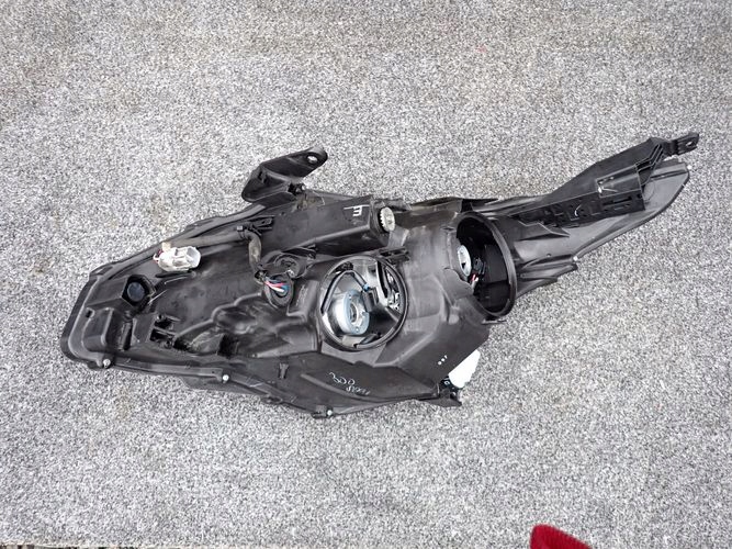 TOYOTA AVENSIS T27 08- reflektor right light right