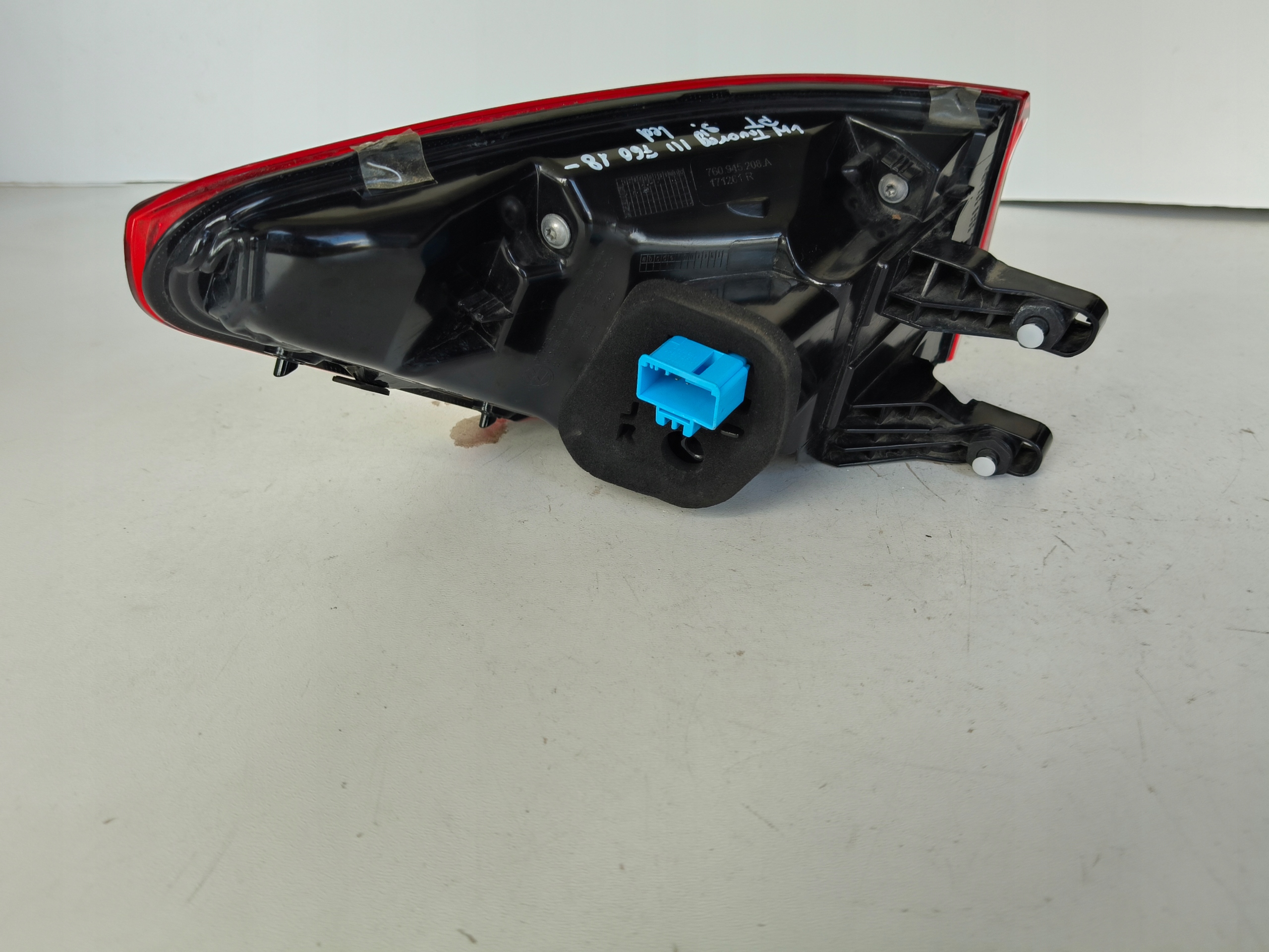 light right rear VW TOUAREG III 760 18- LED