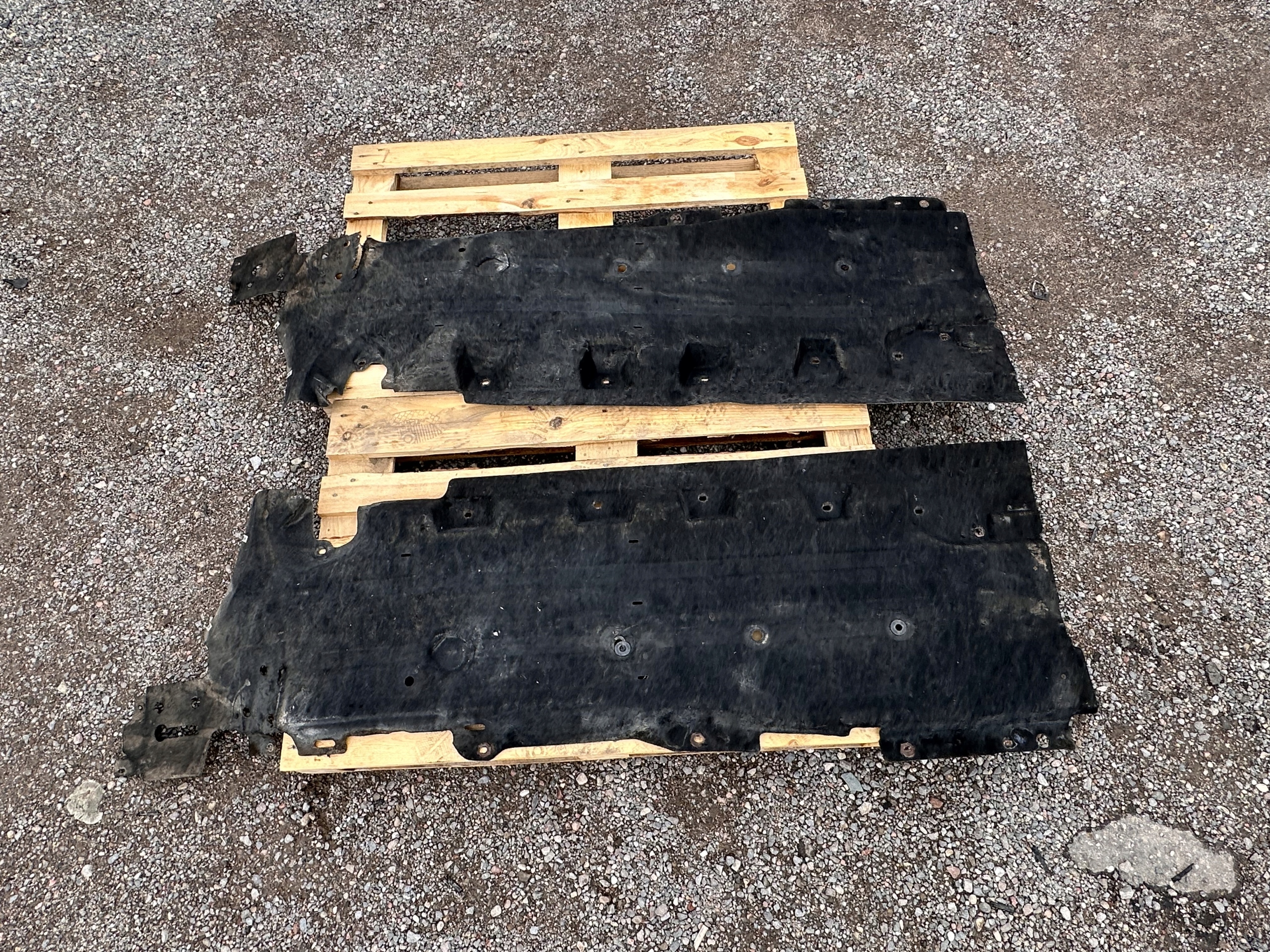 cover chassis side side lower lower Lincoln Continental 2017r