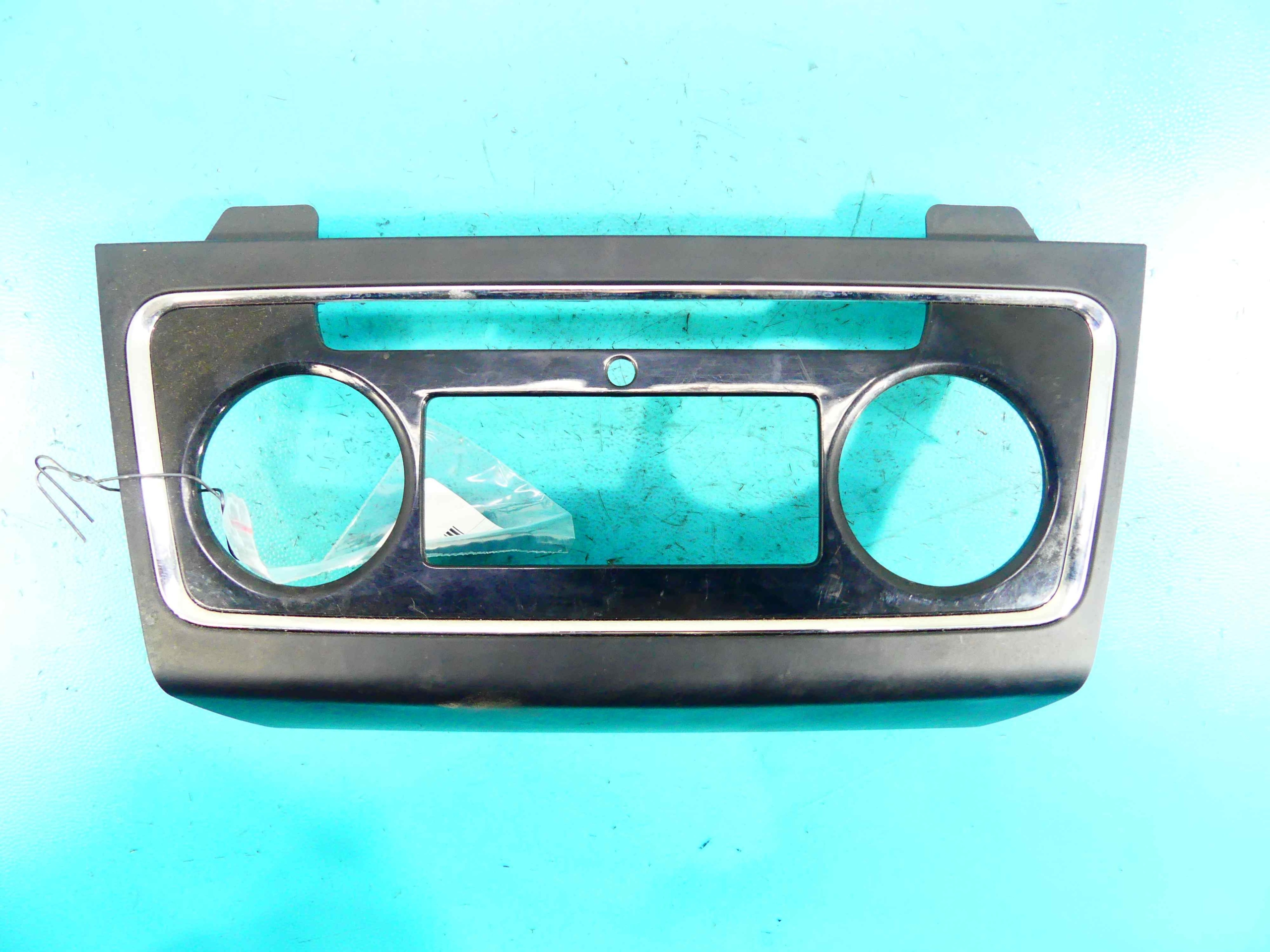 RAMKA PANELU KLIMATYZACJI SKODA SUPERB II