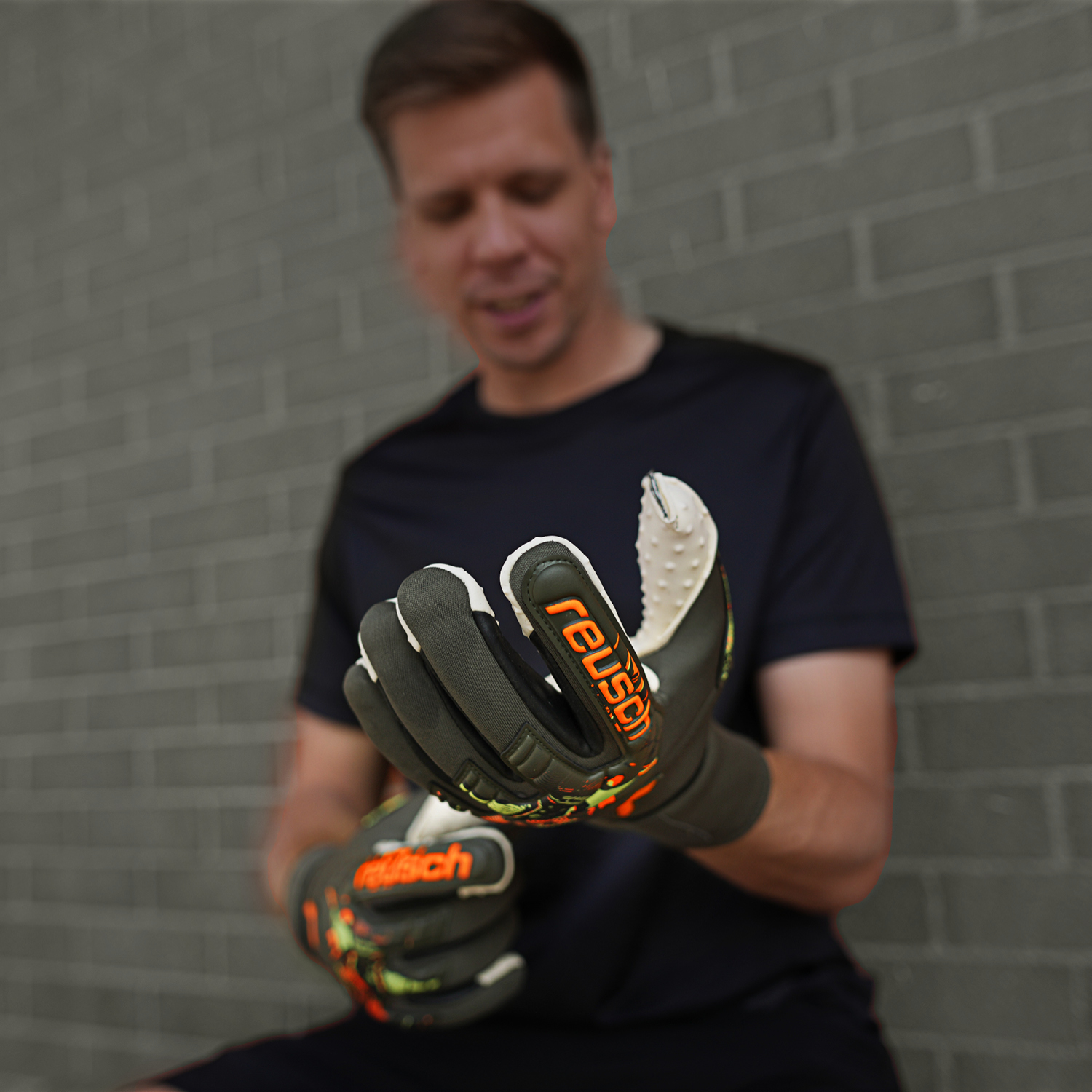 REUSCH Rękawice BRAMKARSKIE Piłkarskie ATTRAKT 11 Rozmiar 11