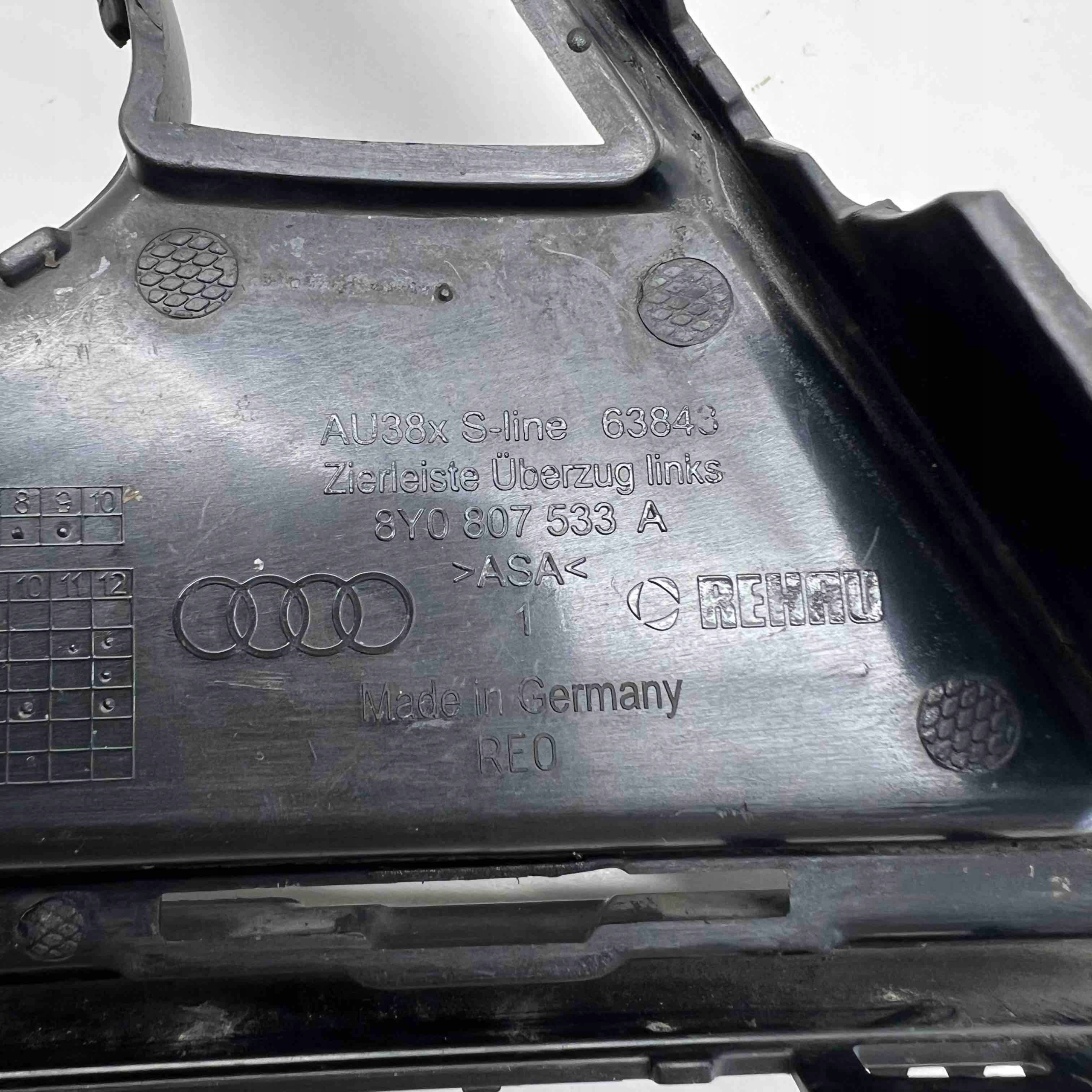 AUDI A3 S-LINE SPORT 8Y0 20-24 bumper grid moulding left front 8Y0807533A