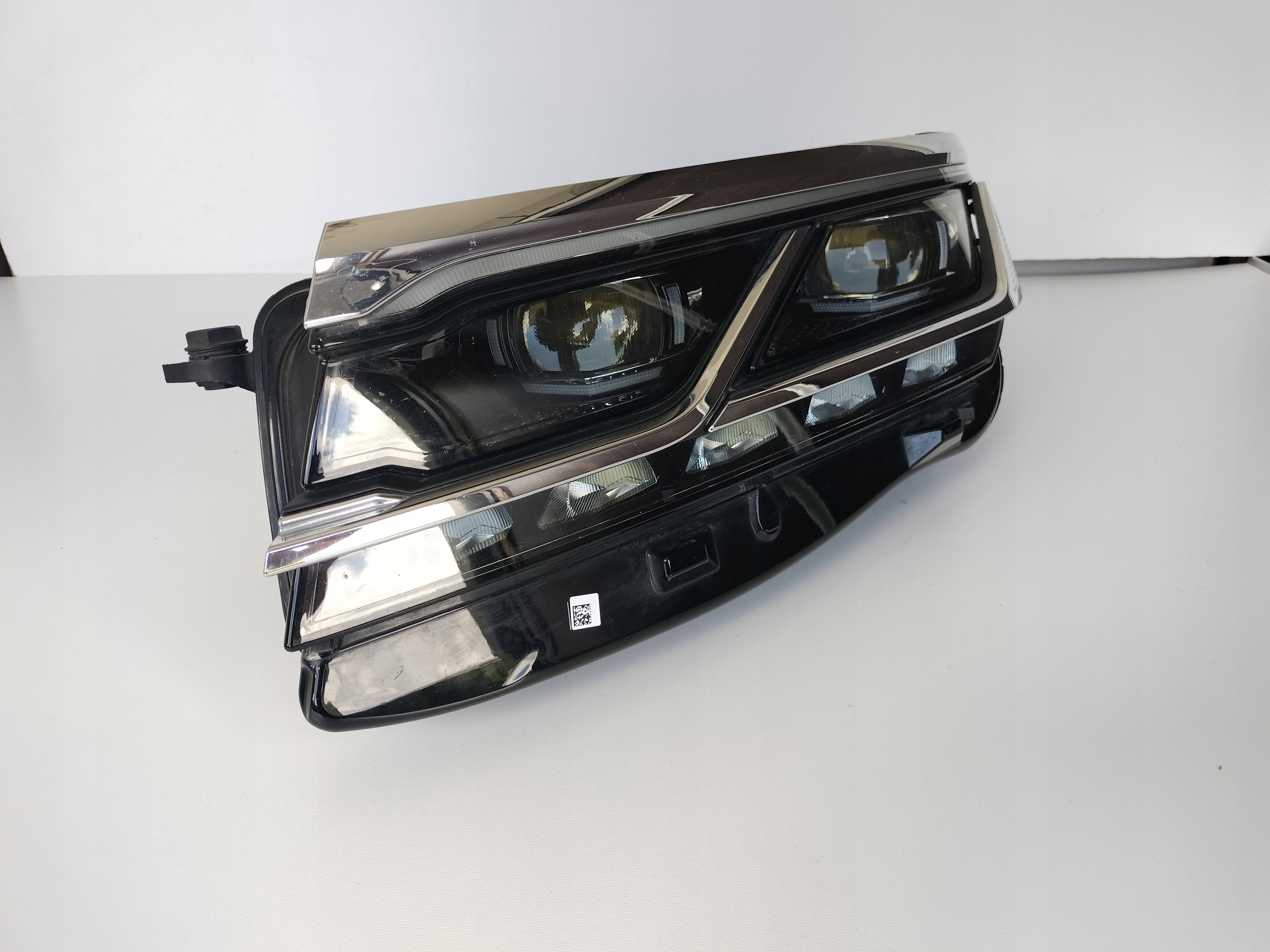 light left REFLEKTOR VW TOUAREG III 760 18- FULL LED