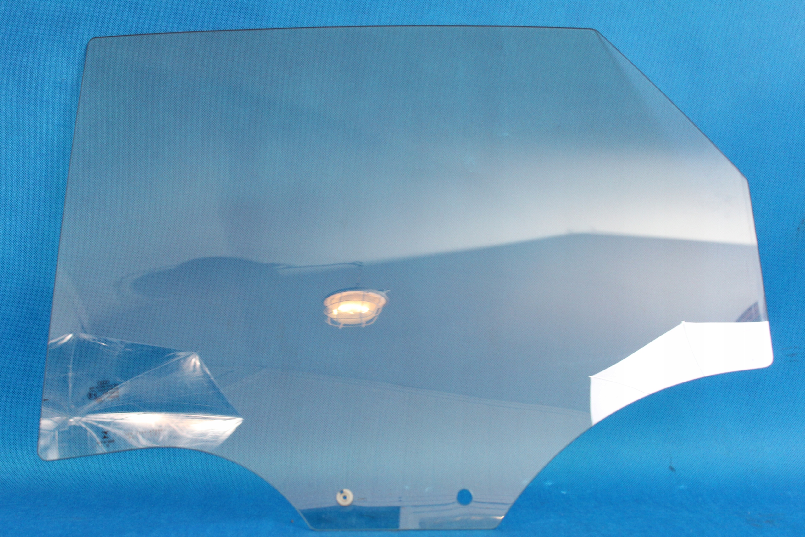 8U0845205D - AUDI Q3 8U Lift скло двері задній лівий AS2 15R