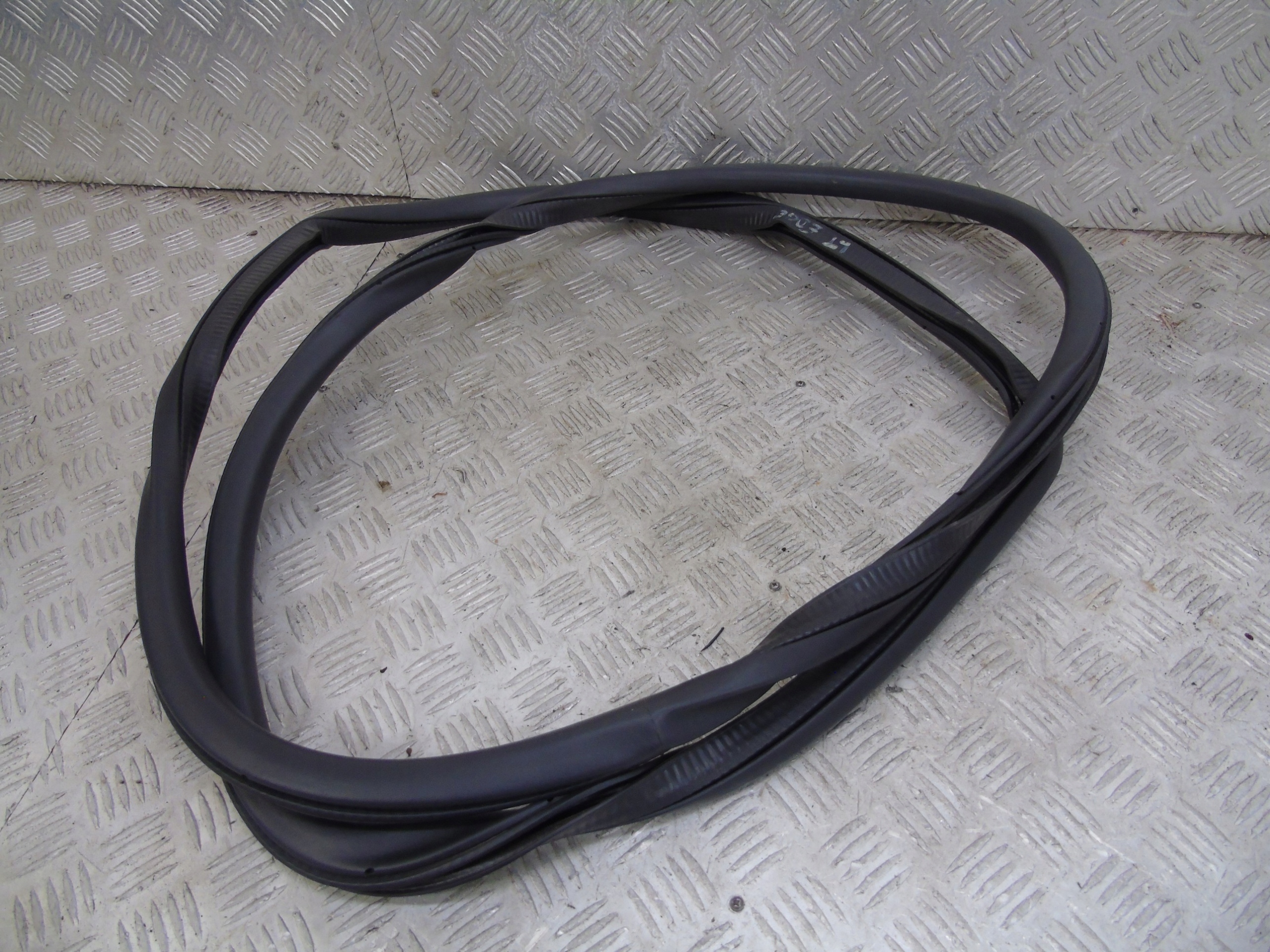 FORD EDGE MK2 USZCZELKA KAROSERYJNA DRZWI LEWY TYŁ