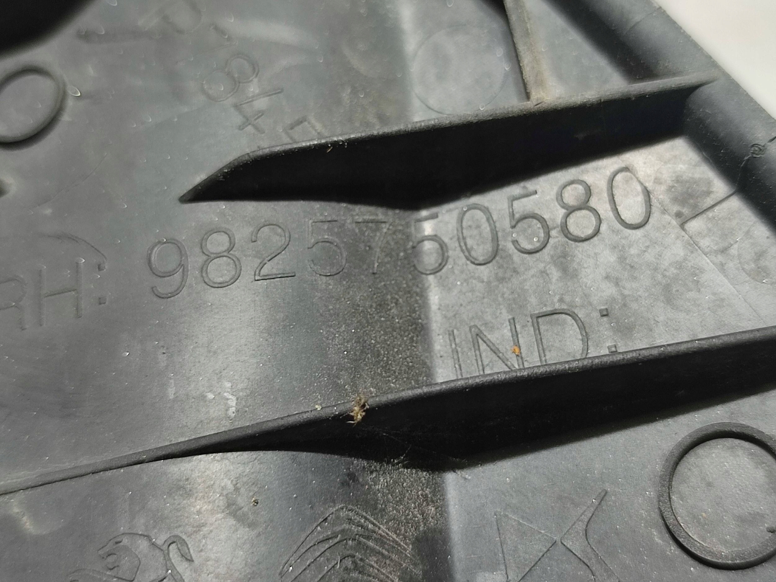 Peugeot 2008 II 2020 front side right torpedo front