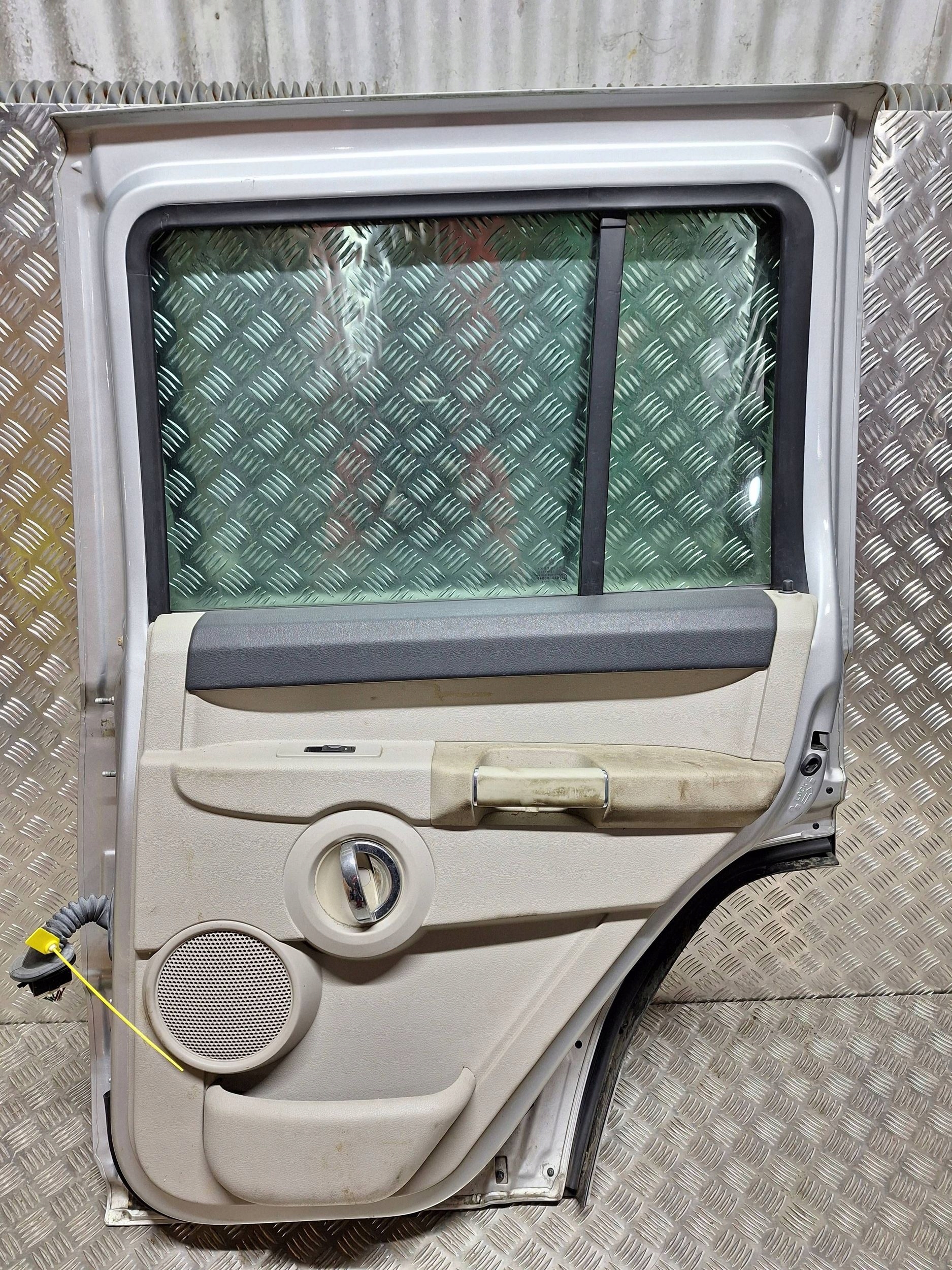 door rear part right JEEP COMMANDER 05-10 complete